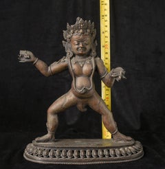Divinità feroce nepalese in fusione massiccia, vintage/antica