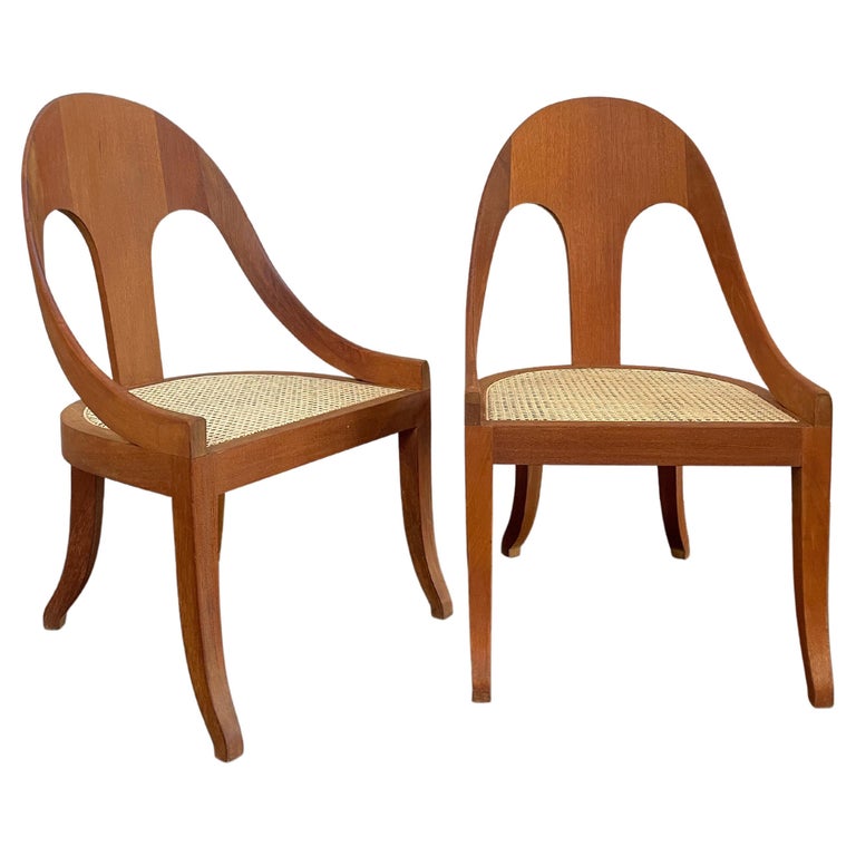 Chaises anciennes vintage en bois à dossier en forme de cuillère avec  assise à cannage, lot de 4 En vente sur 1stDibs