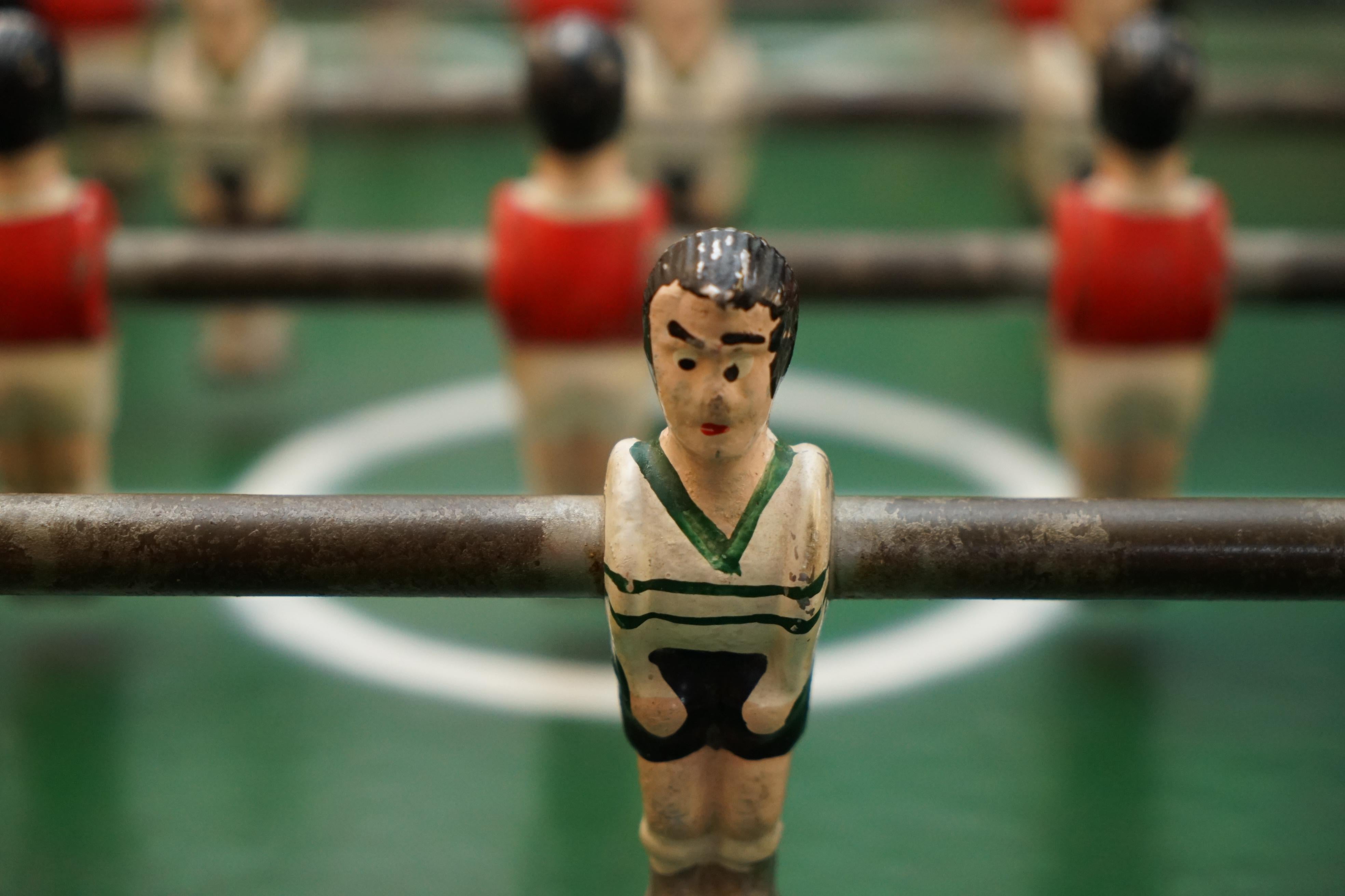 VINTAGE ANTIQUE  Style FRENCH FOOTBALL TABLE HAND PAINTED FIGUREs im Angebot 2