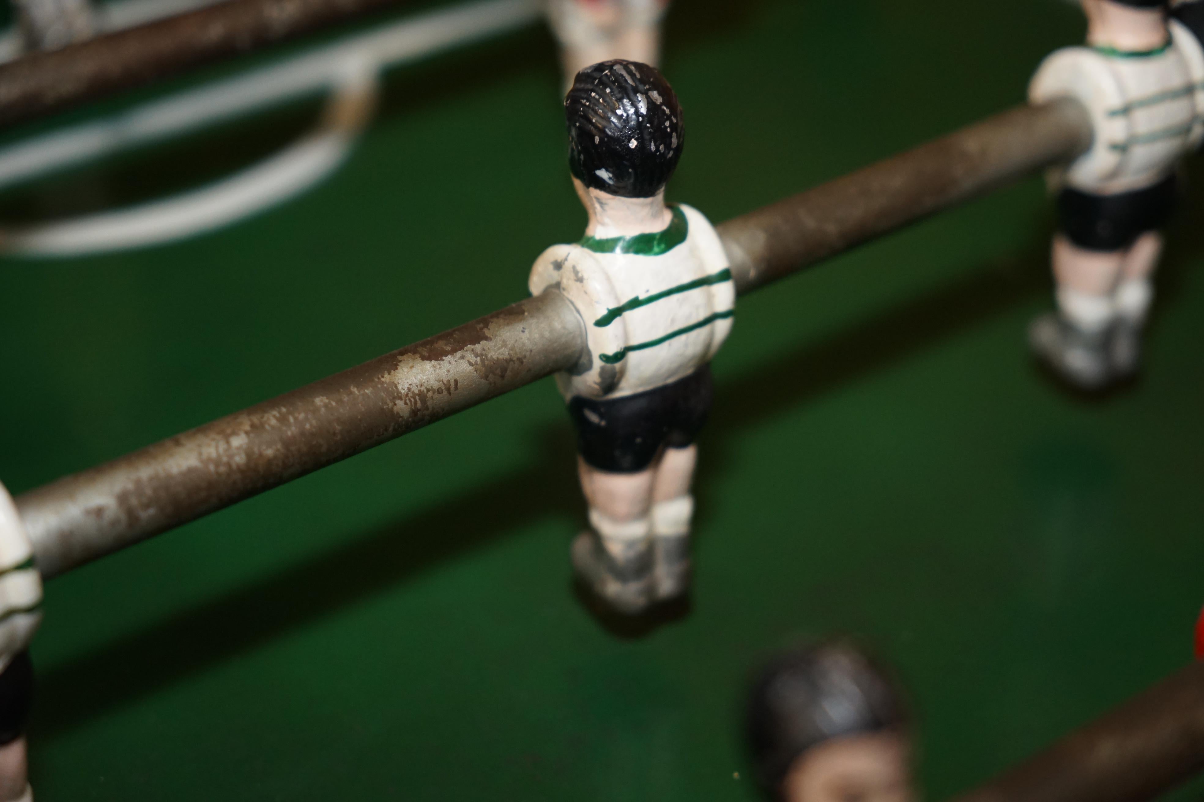 VINTAGE ANTIQUE  Style FRENCH FOOTBALL TABLE HAND PAINTED FIGUREs im Angebot 3
