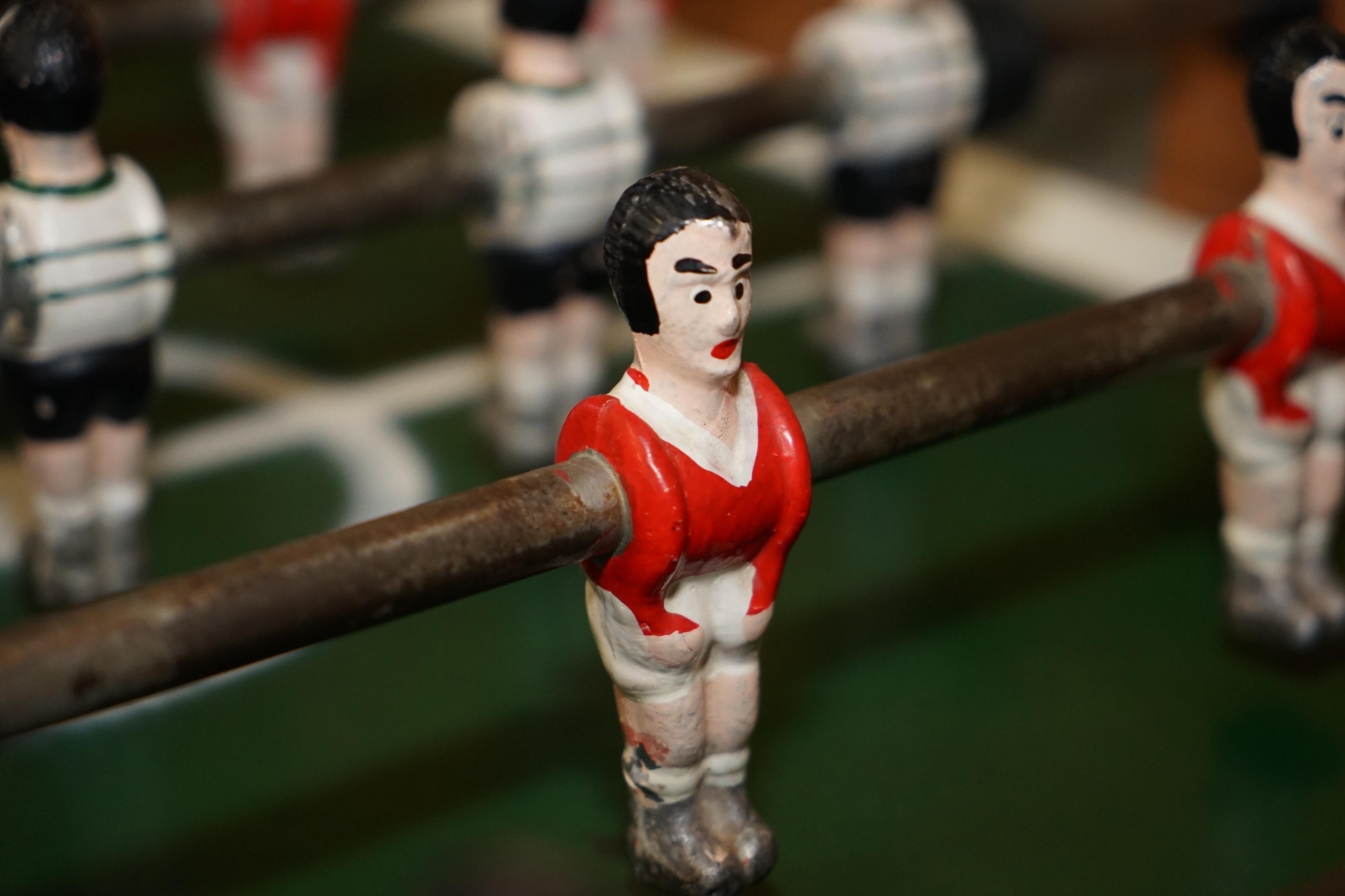 VINTAGE ANTIQUE  Style FRENCH FOOTBALL TABLE HAND PAINTED FIGUREs im Angebot 5