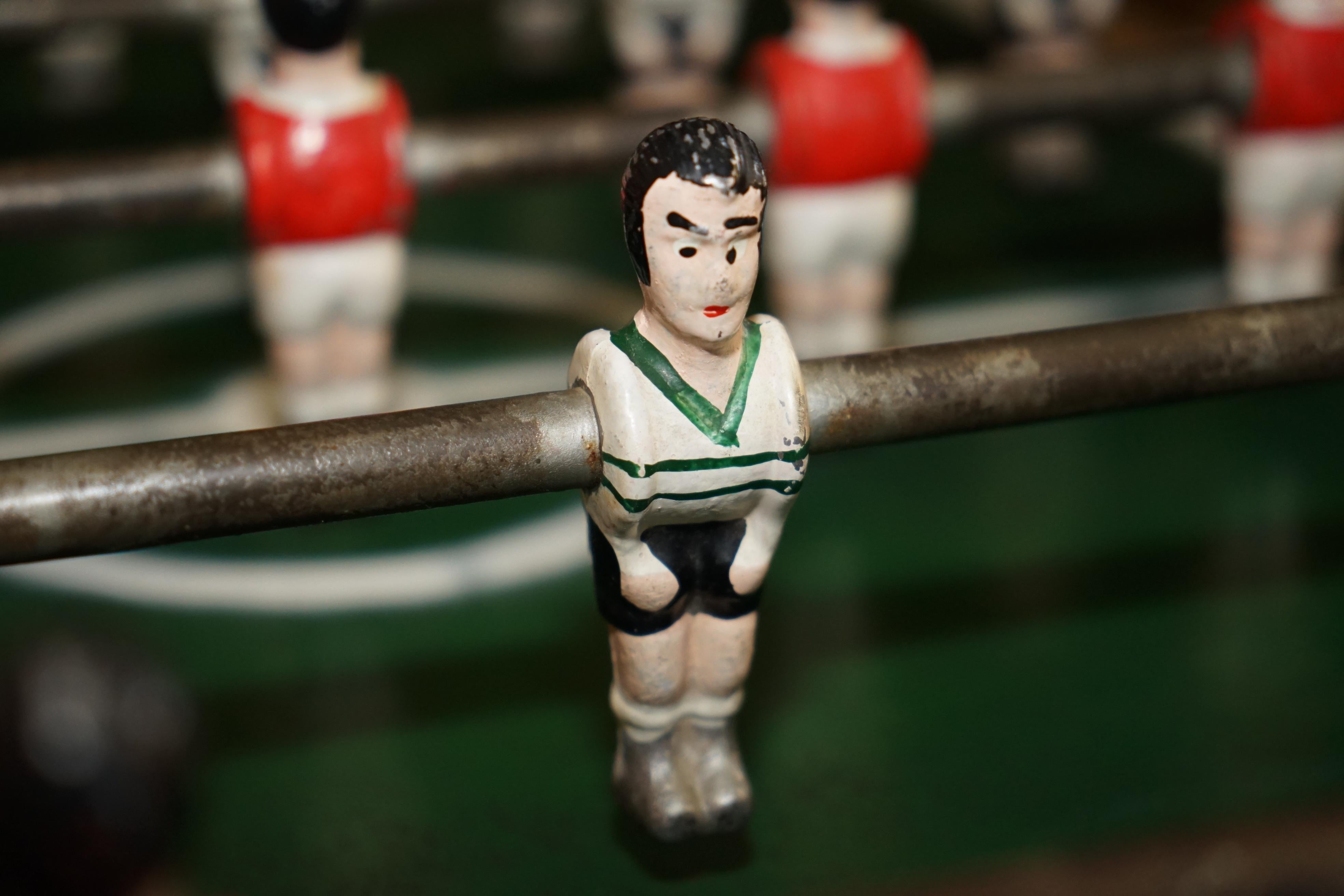 VINTAGE ANTIQUE  Style FRENCH FOOTBALL TABLE HAND PAINTED FIGUREs im Angebot 1