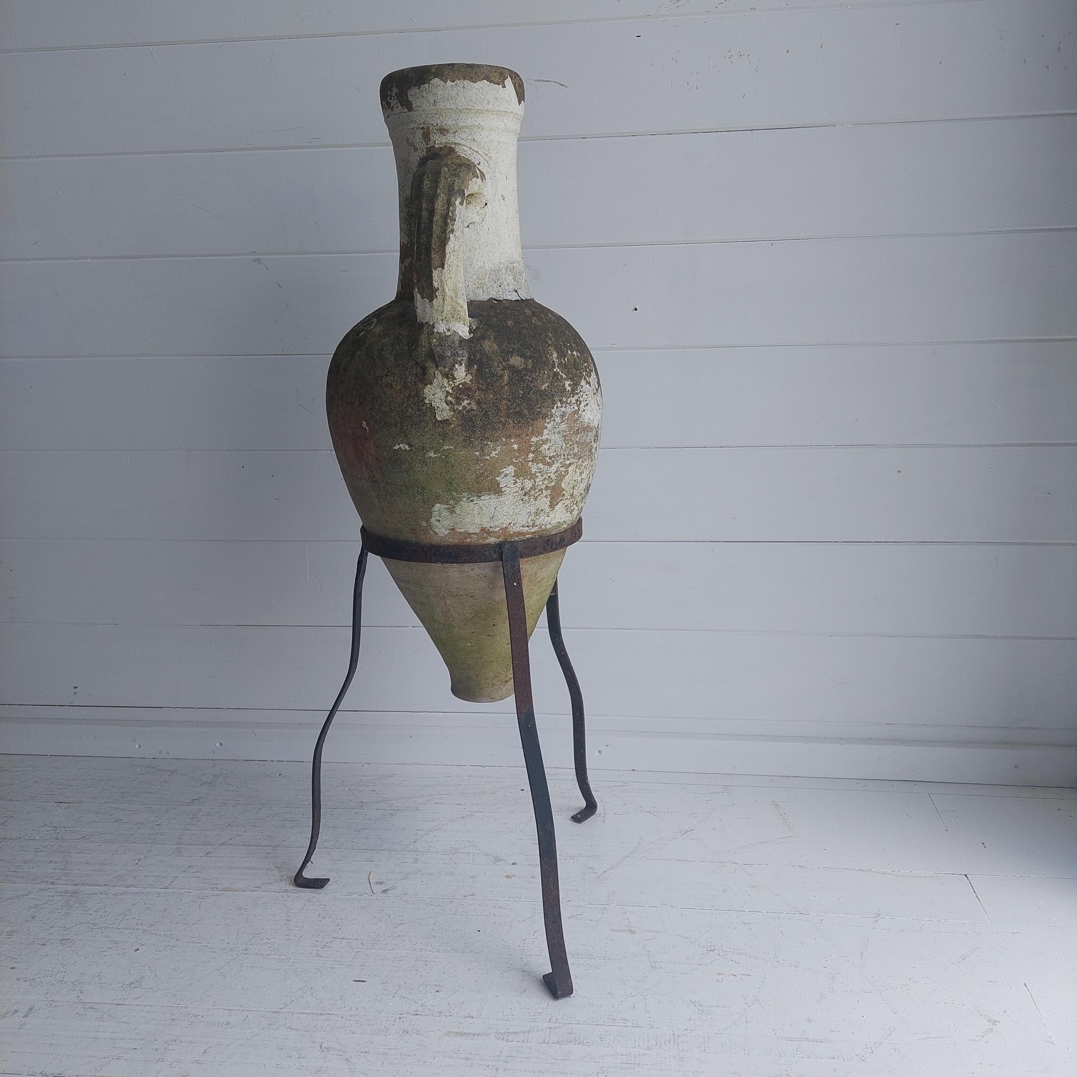 Vintage Antique Terracotta Amphora with Wrought Iron Tripod Stand, 1800s Bon état - En vente à Leamington Spa, GB