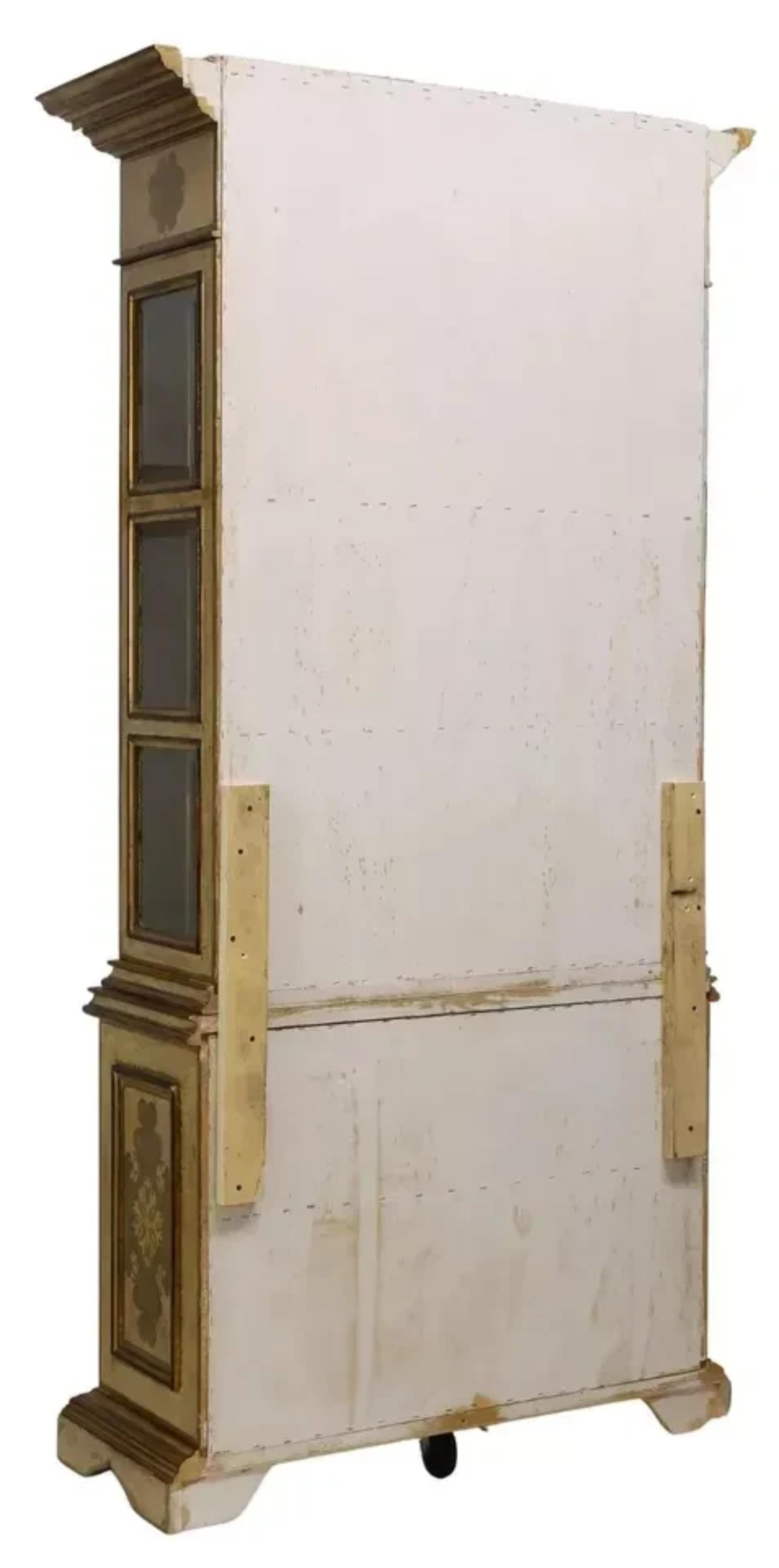 Vintage / Antique Venetian, Paint Decorated, Parcel Gilt, Display. Bookcase! In Good Condition For Sale In Austin, TX