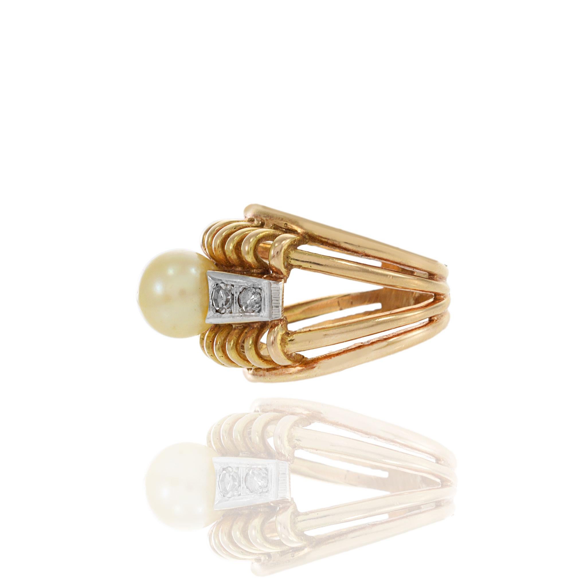 Vintage Antique Victorian Era 18KT Yellow Gold And Platinum Pearl Diamond Ring In Excellent Condition In New York, NY