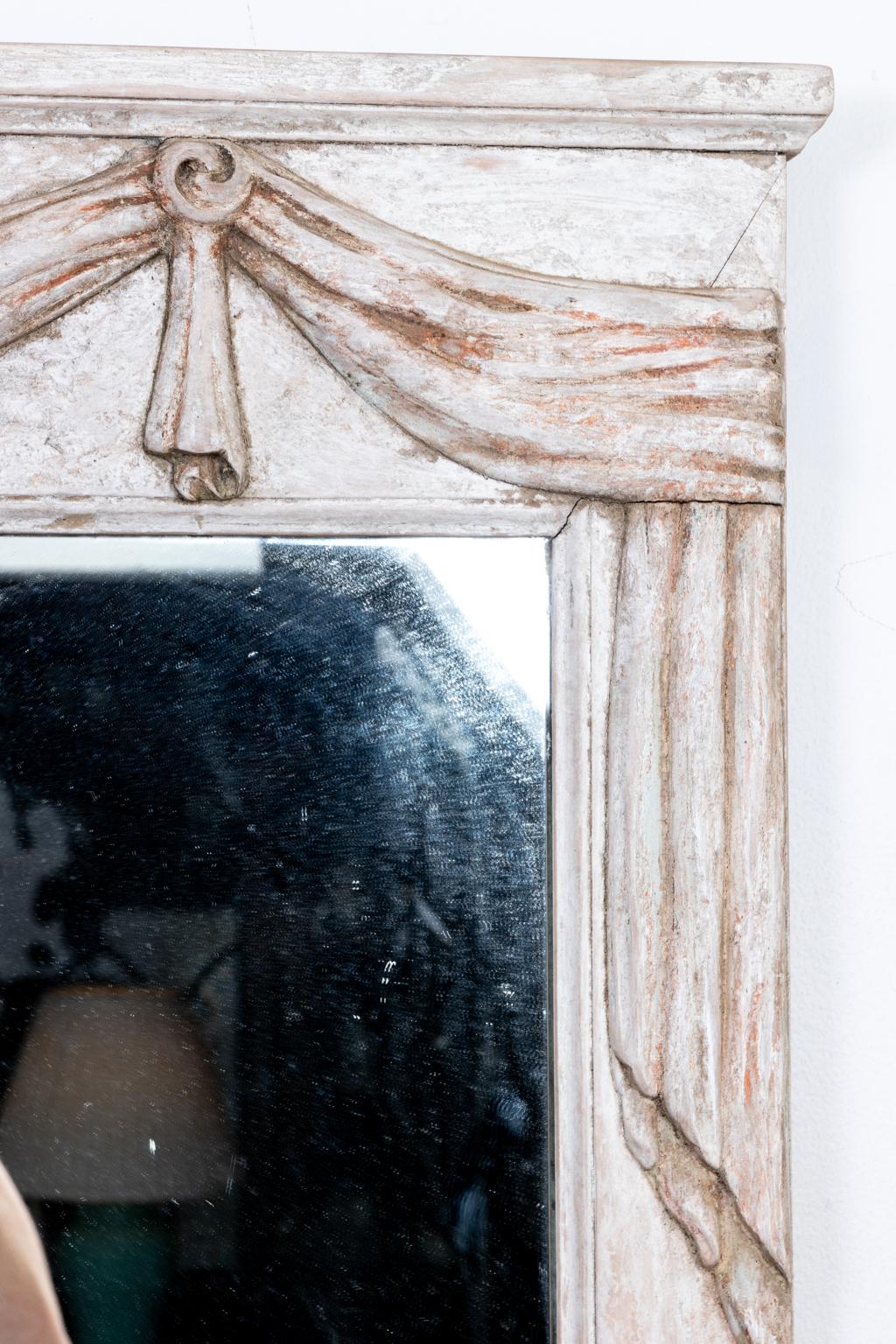 Vintage Antique White Finish Decorative Rectangular Mirror In Good Condition In Stamford, CT