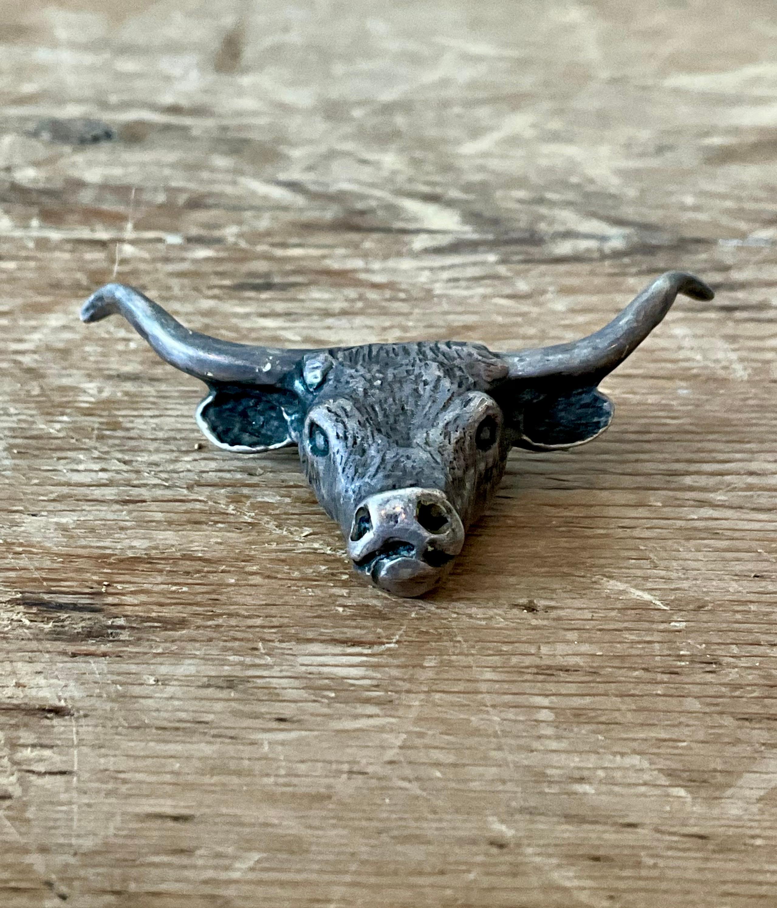 Ciondolo a forma di testa di cervo in argento anticato vintage in vendita 1