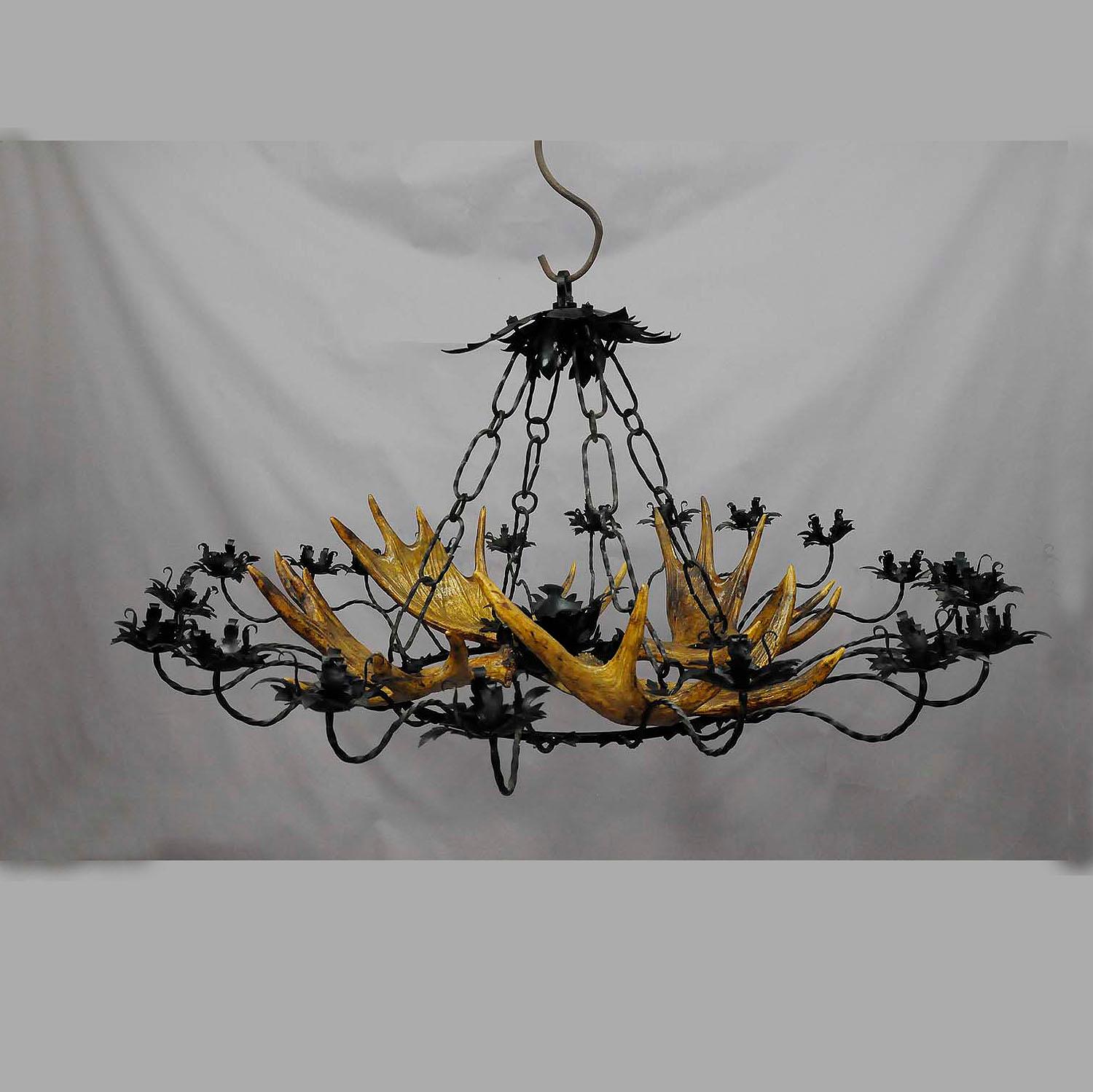 Vintage Antler Chandelier with Forged Iron Suspension In Good Condition For Sale In Berghuelen, DE