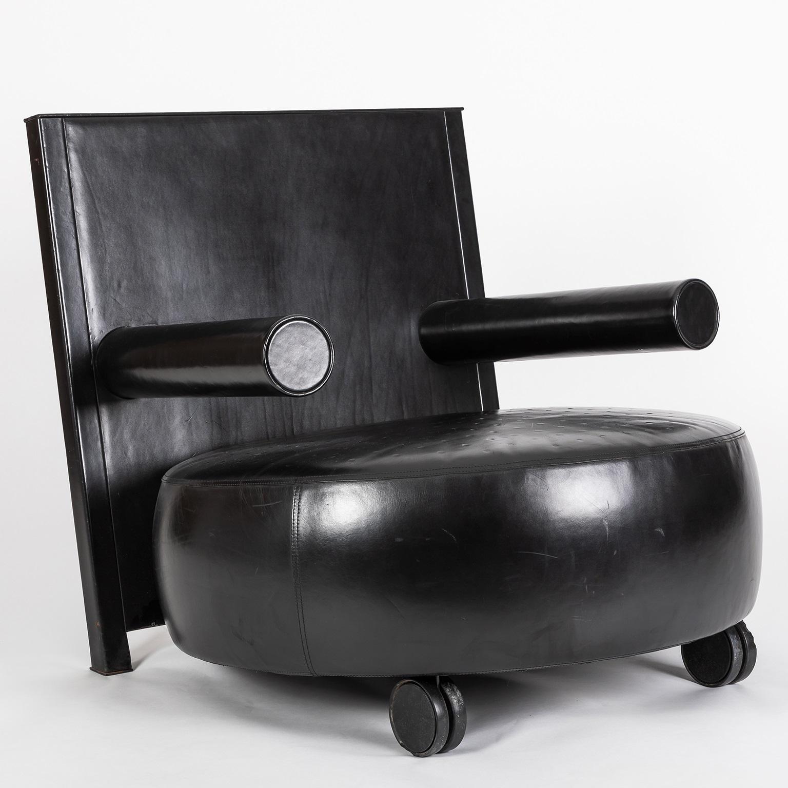 Born in Meda, Italy in 1950, Antonio Citterio began his design office in 1972. Since then, along with numerous architecture projects around the world, collaborated with many brands in the industrial design sector. One of these partnerships is with