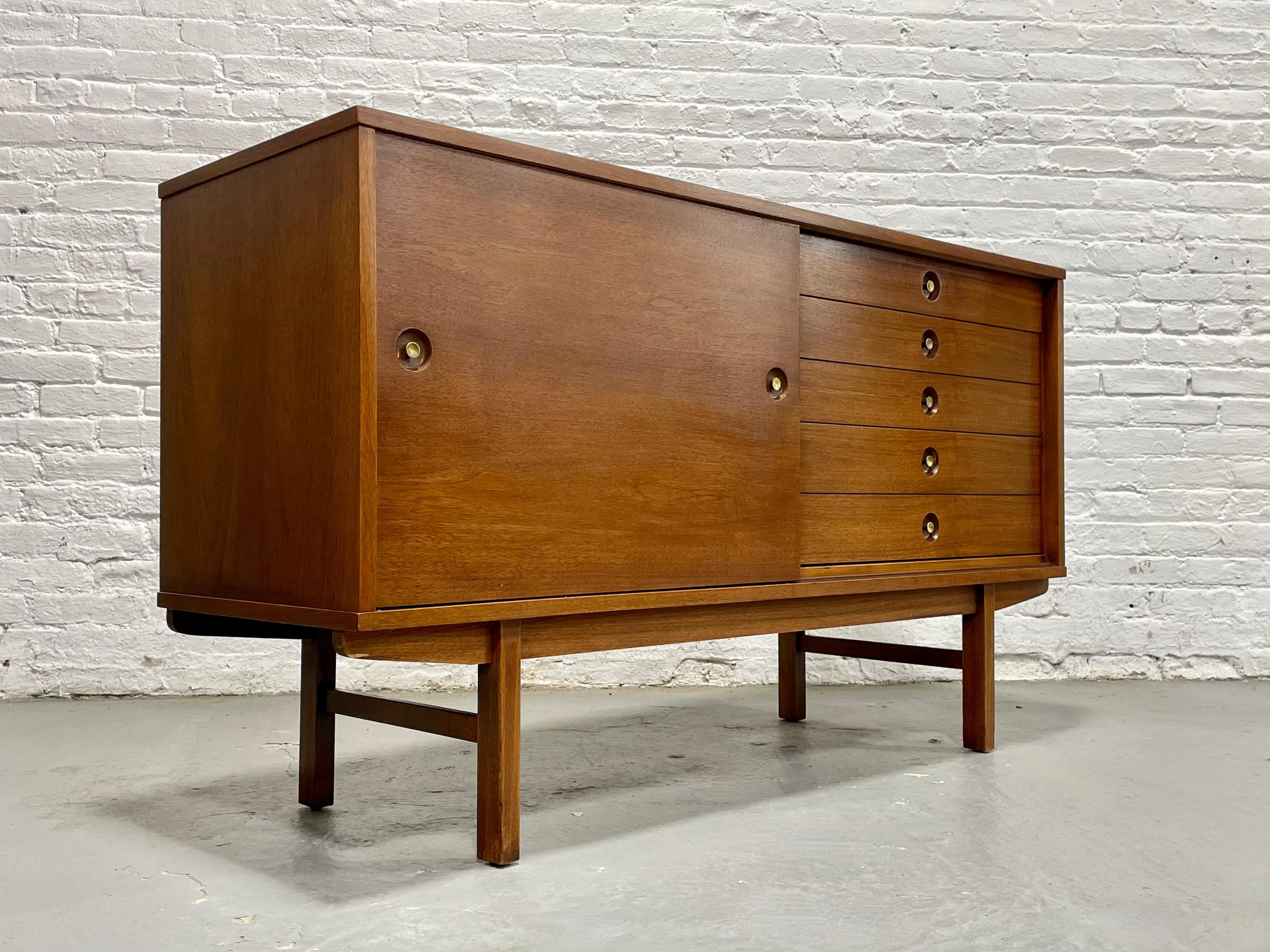 VINTAGE CREDENZA MODERNA DE MEDIO SIGLO, c. 1960 en venta 4