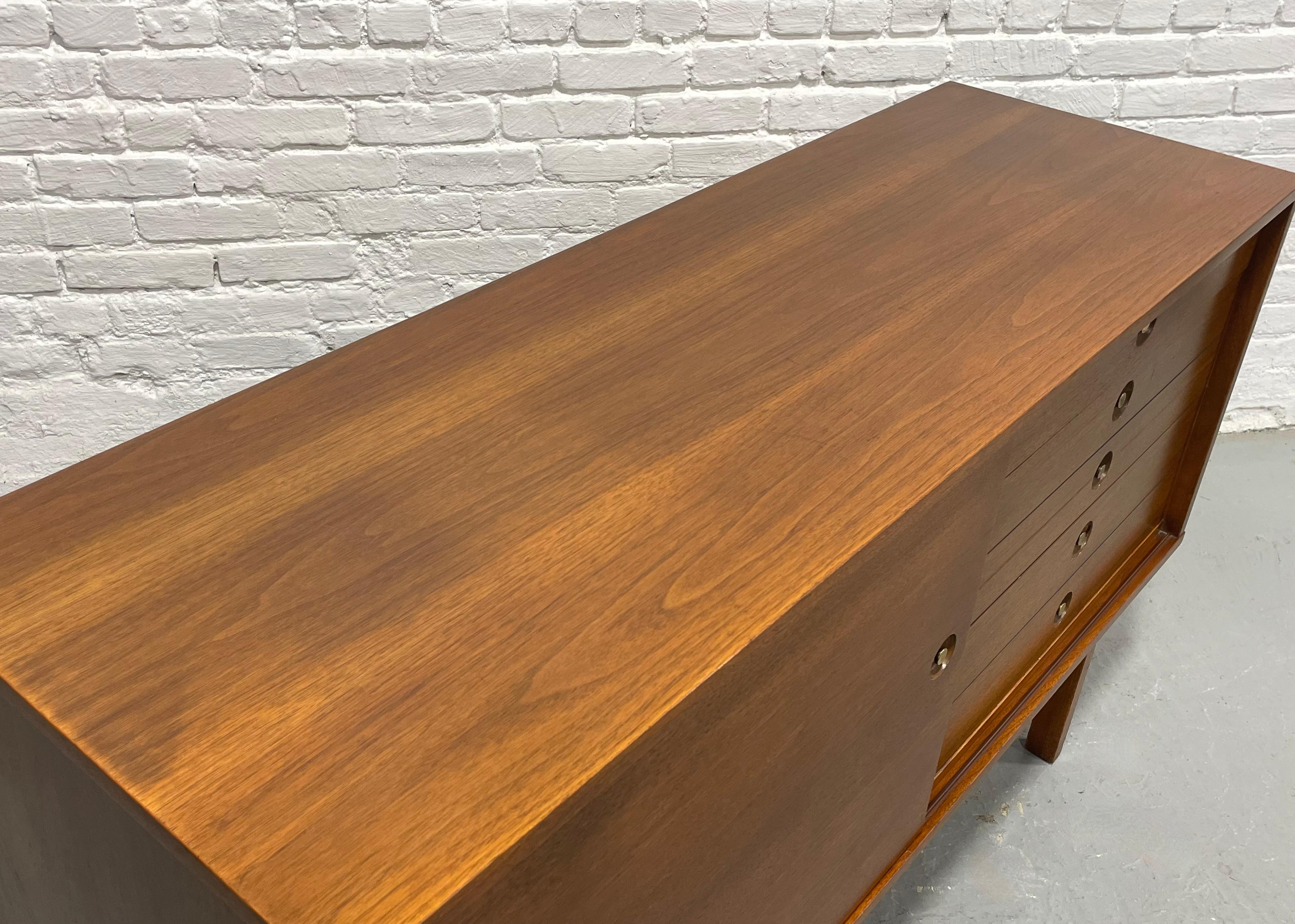 VINTAGE CREDENZA MODERNA DE MEDIO SIGLO, c. 1960 en venta 5