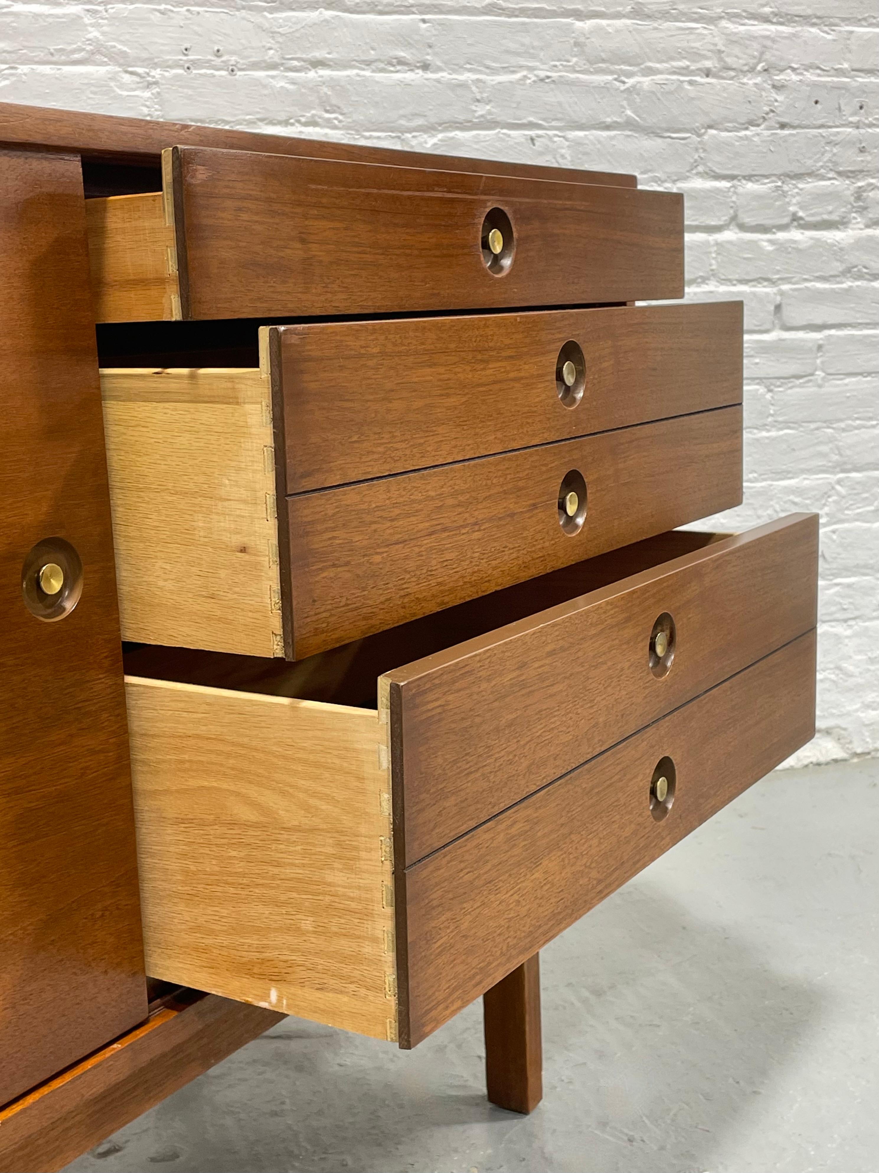 VINTAGE CREDENZA MODERNA DE MEDIO SIGLO, c. 1960 en venta 7