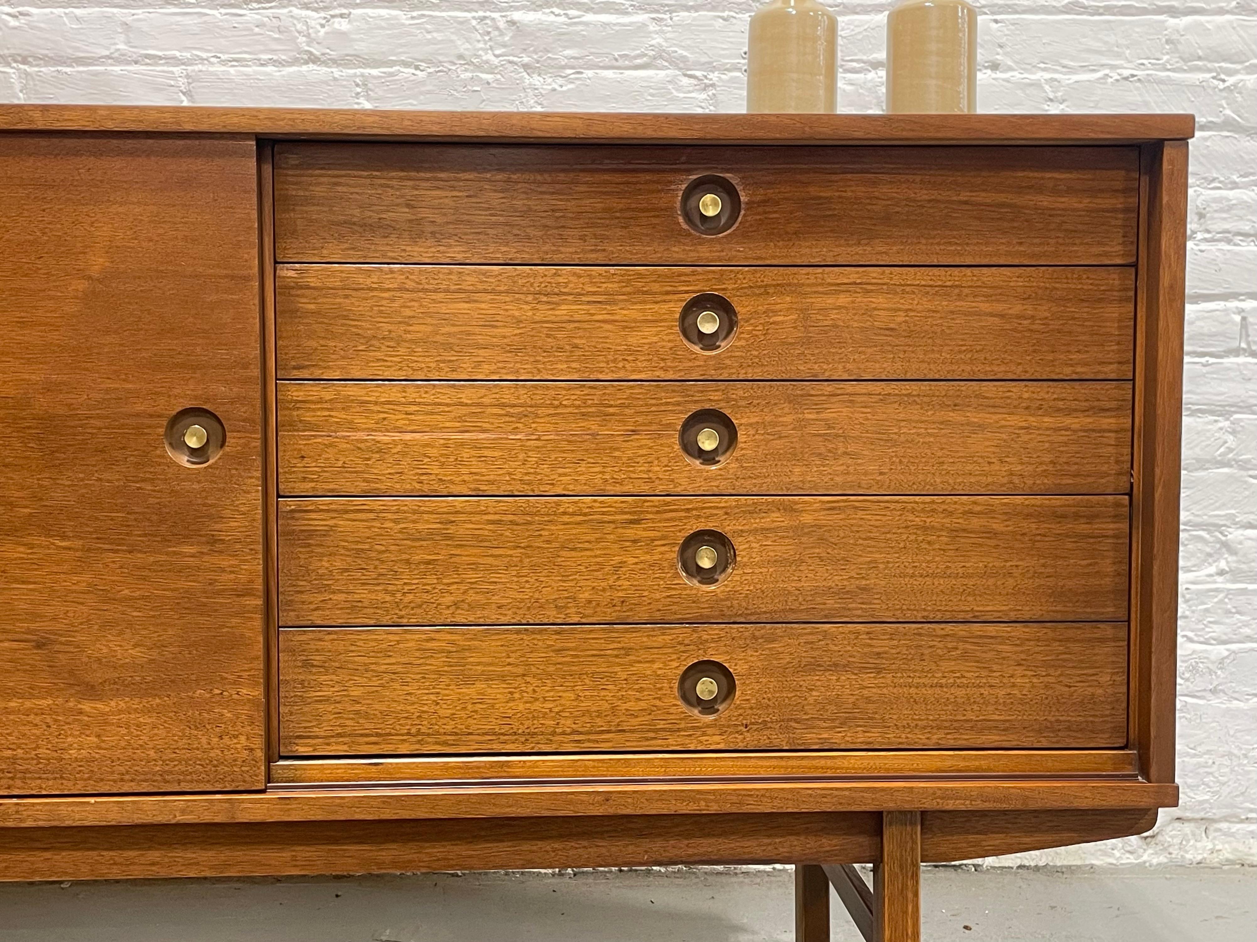 VINTAGE CREDENZA MODERNA DE MEDIO SIGLO, c. 1960 mediados del siglo XX en venta