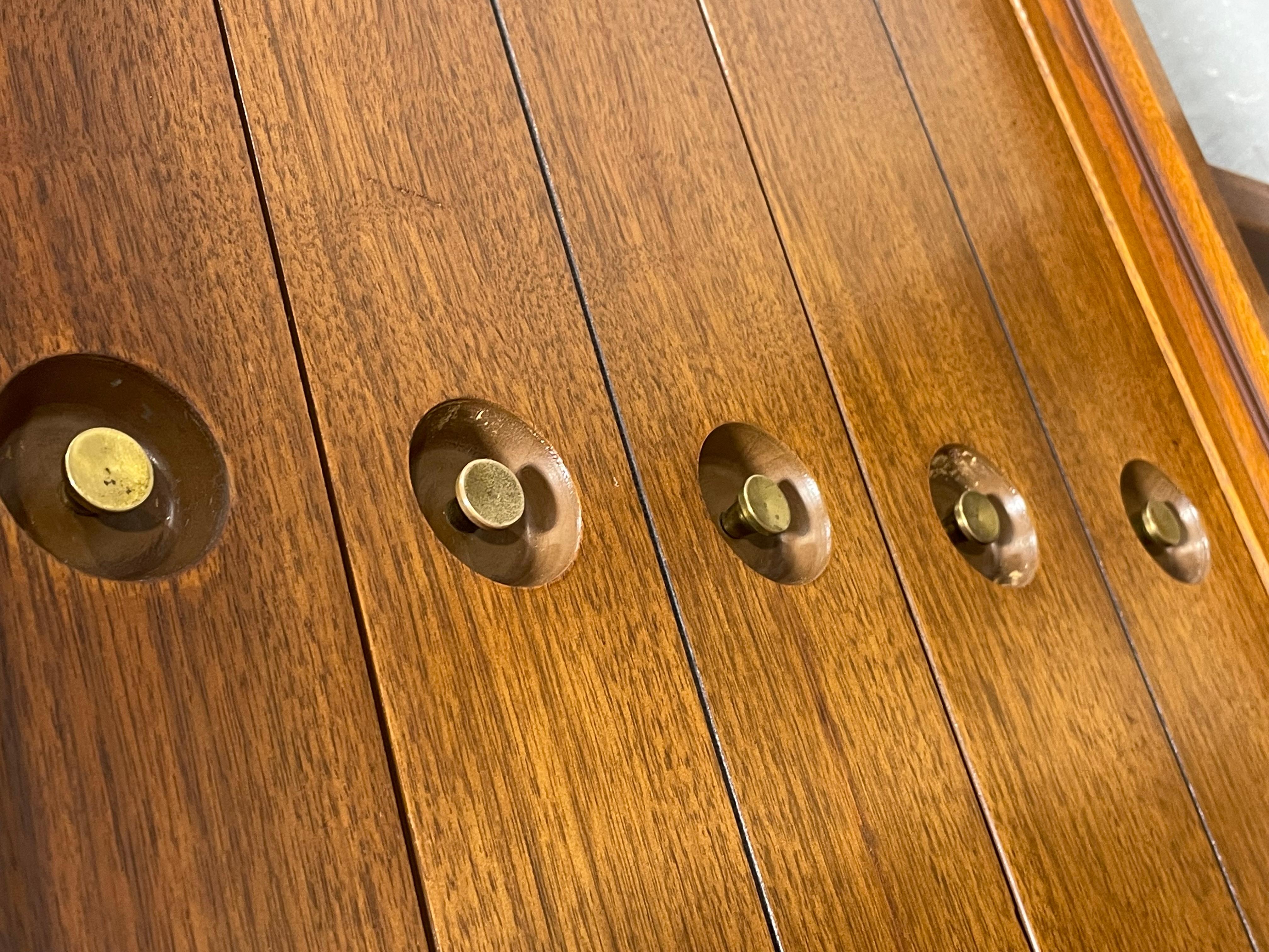 VINTAGE CREDENZA MODERNA DE MEDIO SIGLO, c. 1960 Nogal en venta