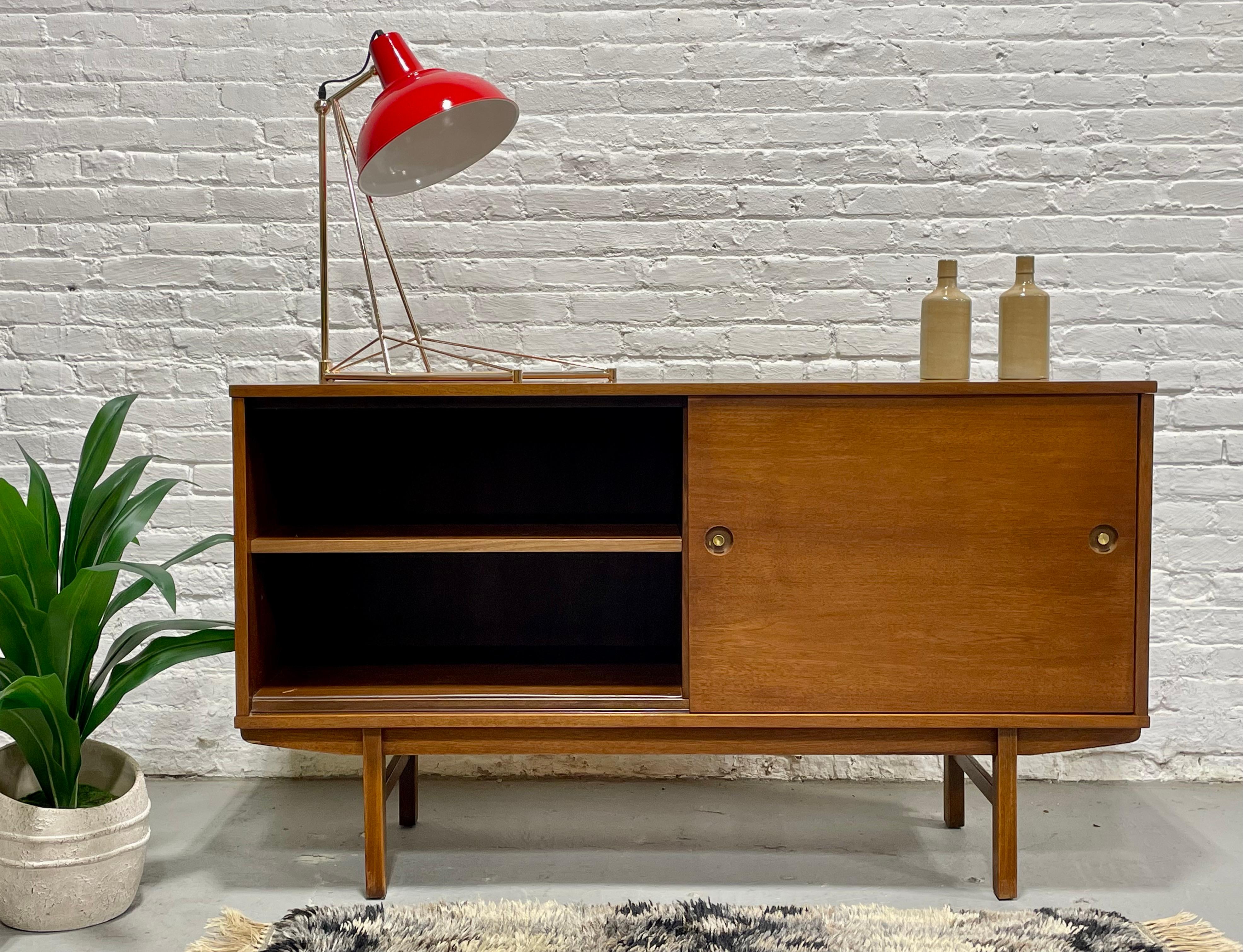 VINTAGE CREDENZA MODERNA DE MEDIO SIGLO, c. 1960 en venta 1
