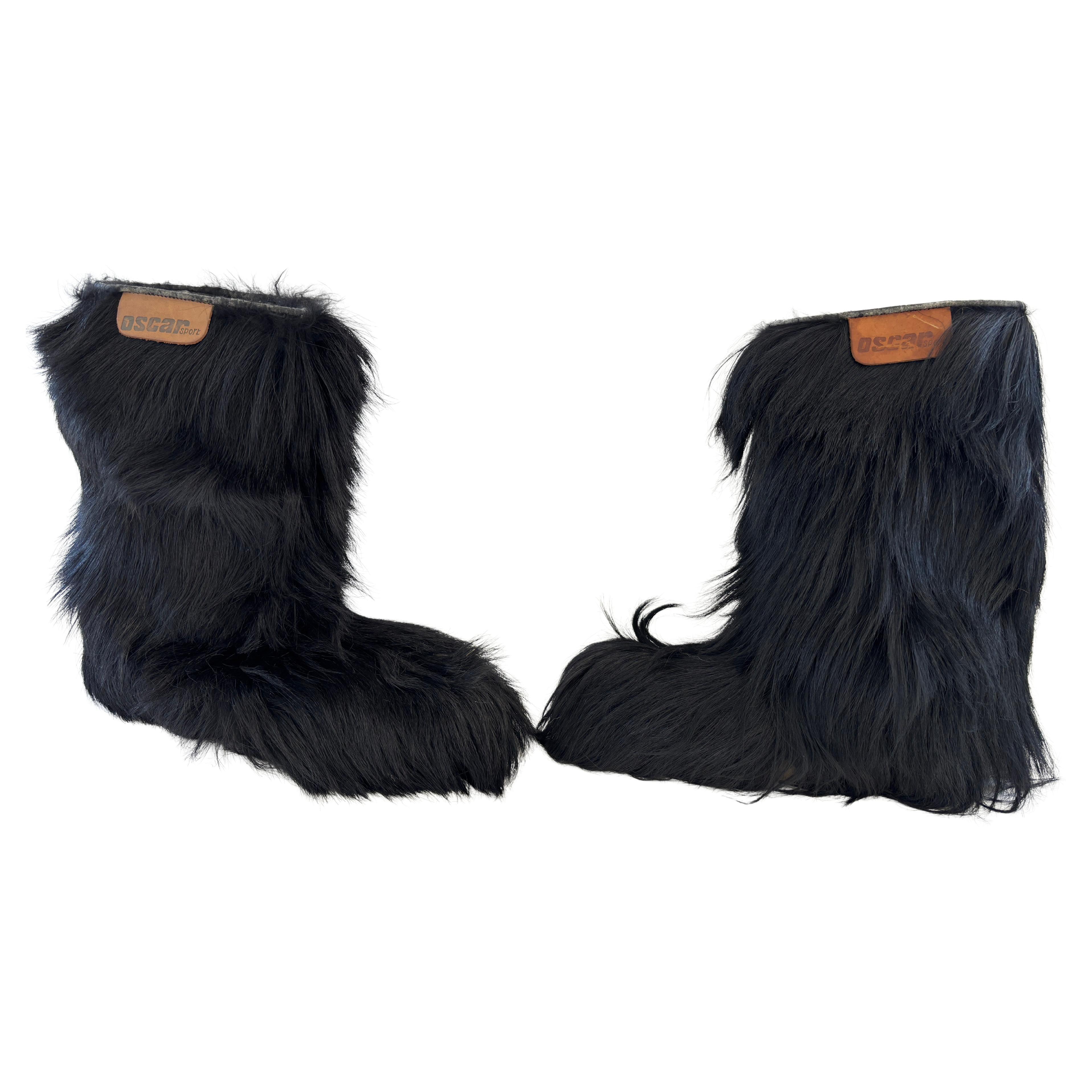 Rare Vintage Oscar Sport “Yeti” Fur Boots – Made in Italy.
Step into luxury with these iconic 1960s Italian Yeti Snow Boots by Oscar Sport for Oscar de la Renta. Crafted in Italy from genuine long-hair goat fur and soft black leather, these striking