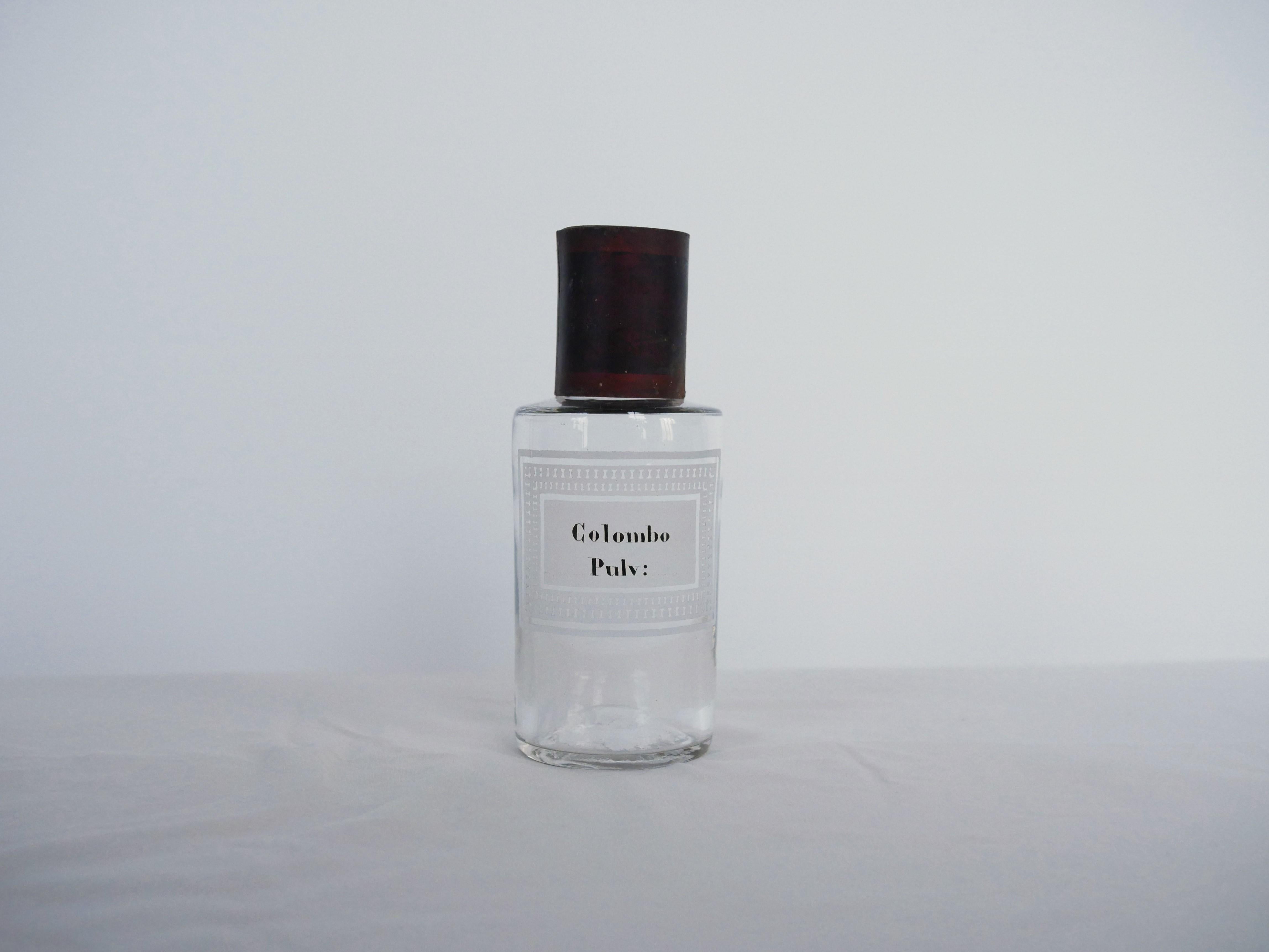 Vintage apothecary bottle For Sale 4