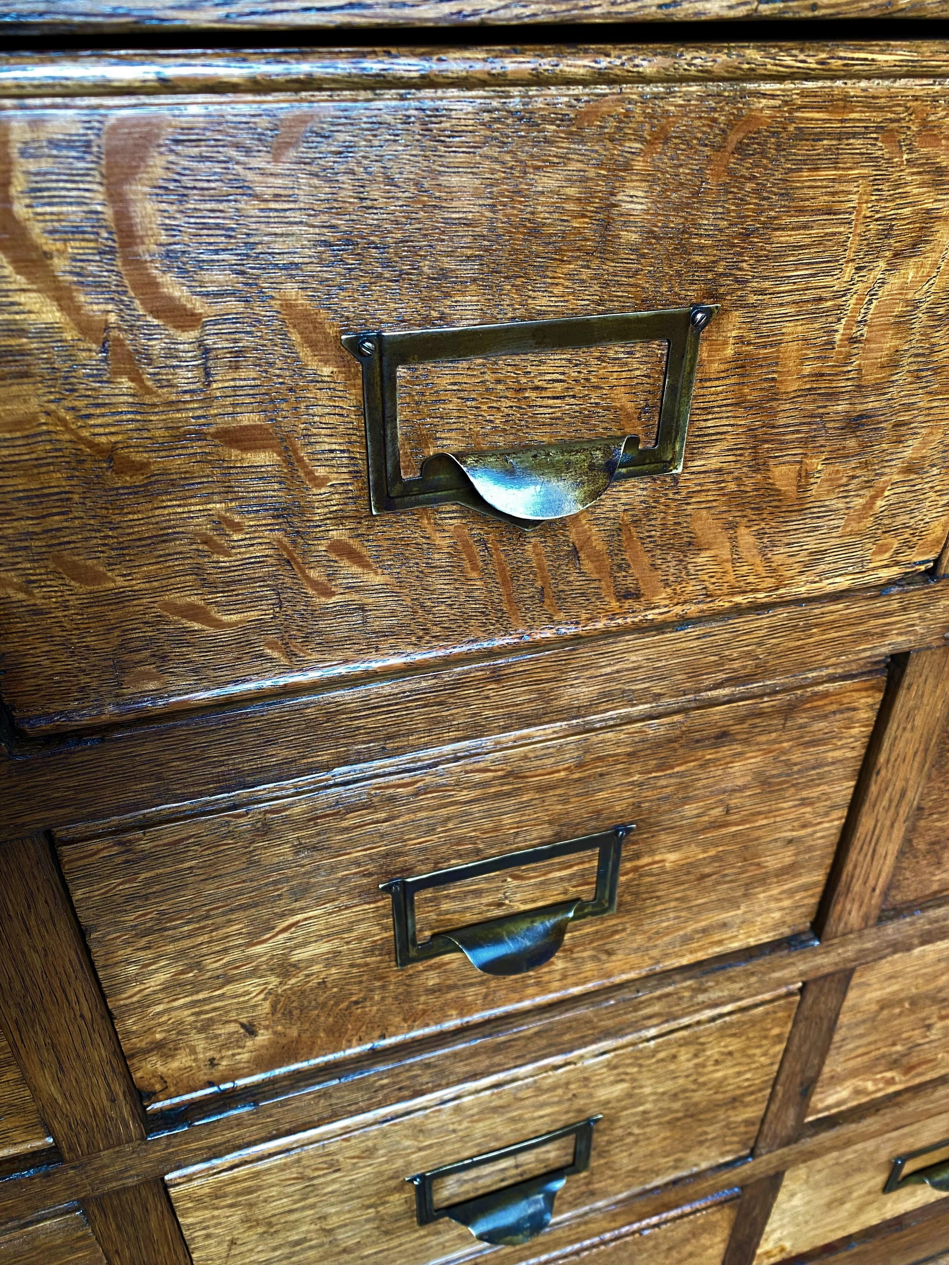 Vintage Apothecary Cabinet In Good Condition For Sale In Oakville, CT
