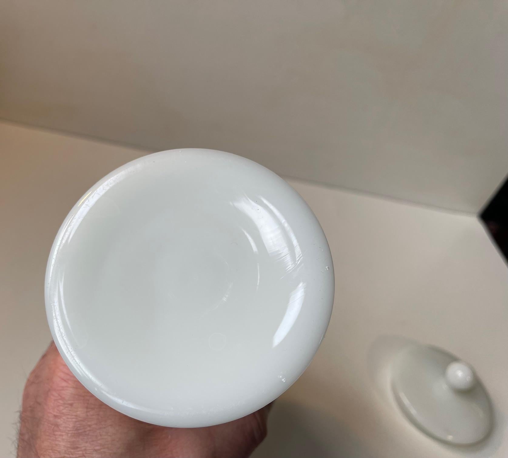 Apothekergefäß aus weißem Glas von Empoli, Italien, 1970er Jahre (Opalglas) im Angebot