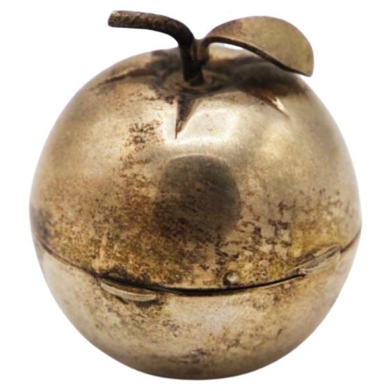Pillbox aus Gold und Metall in Apfelform im Angebot