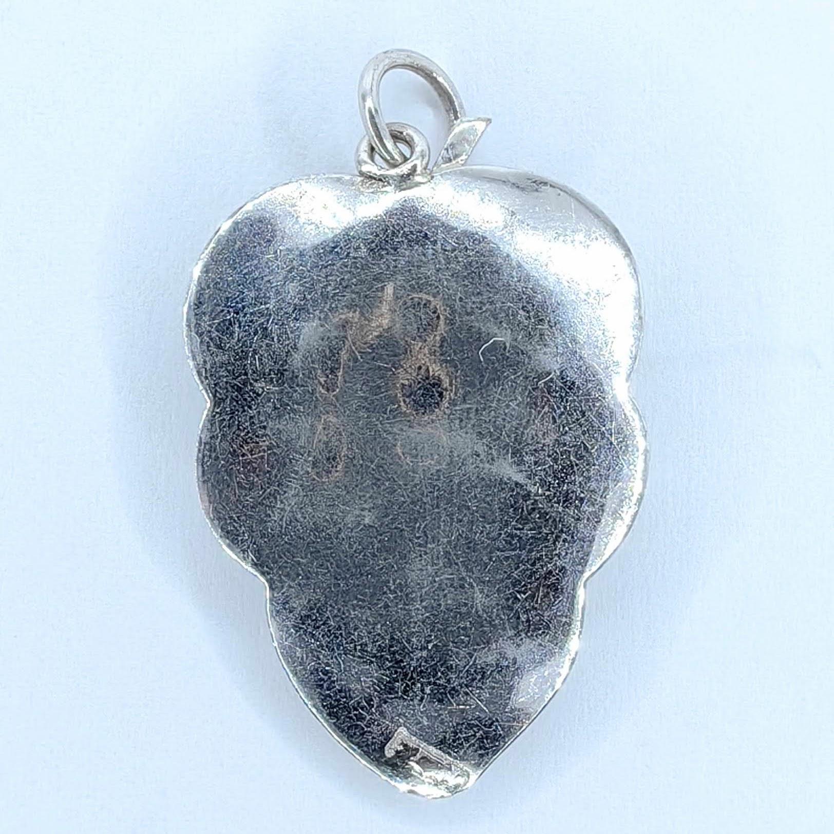 Cabochon Ciondolo d'epoca in oro bianco 8K con ragno di giadeite birmana verde mela su una foglia in vendita