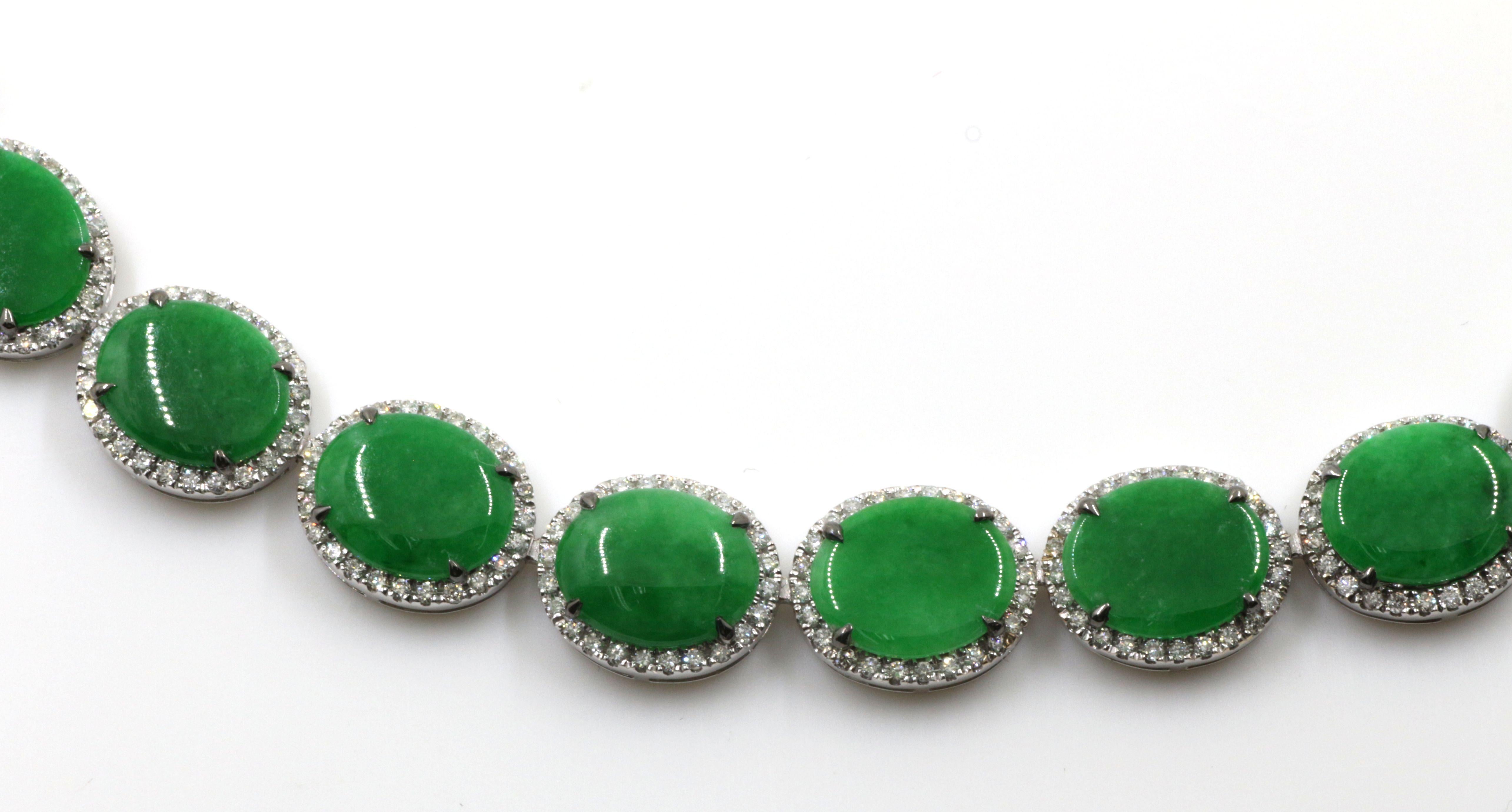 Vintage Apple Green Color Jadeite Jade Diamond Necklace in 18 Karat White Gold In New Condition For Sale In Hong Kong, HK