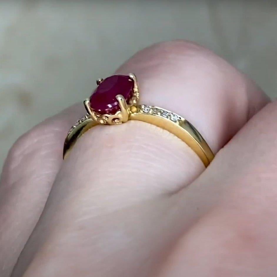Vintage (ca. 1 Karat) Oval Cut Ruby Verlobungsring, 14k Gelbgold im Zustand „Hervorragend“ im Angebot in New York, NY