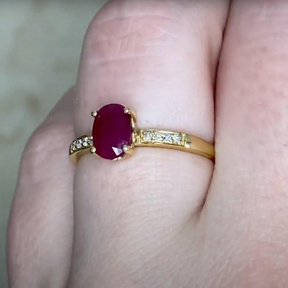 Vintage (ca. 1 Karat) Oval Cut Ruby Verlobungsring, 14k Gelbgold Damen im Angebot