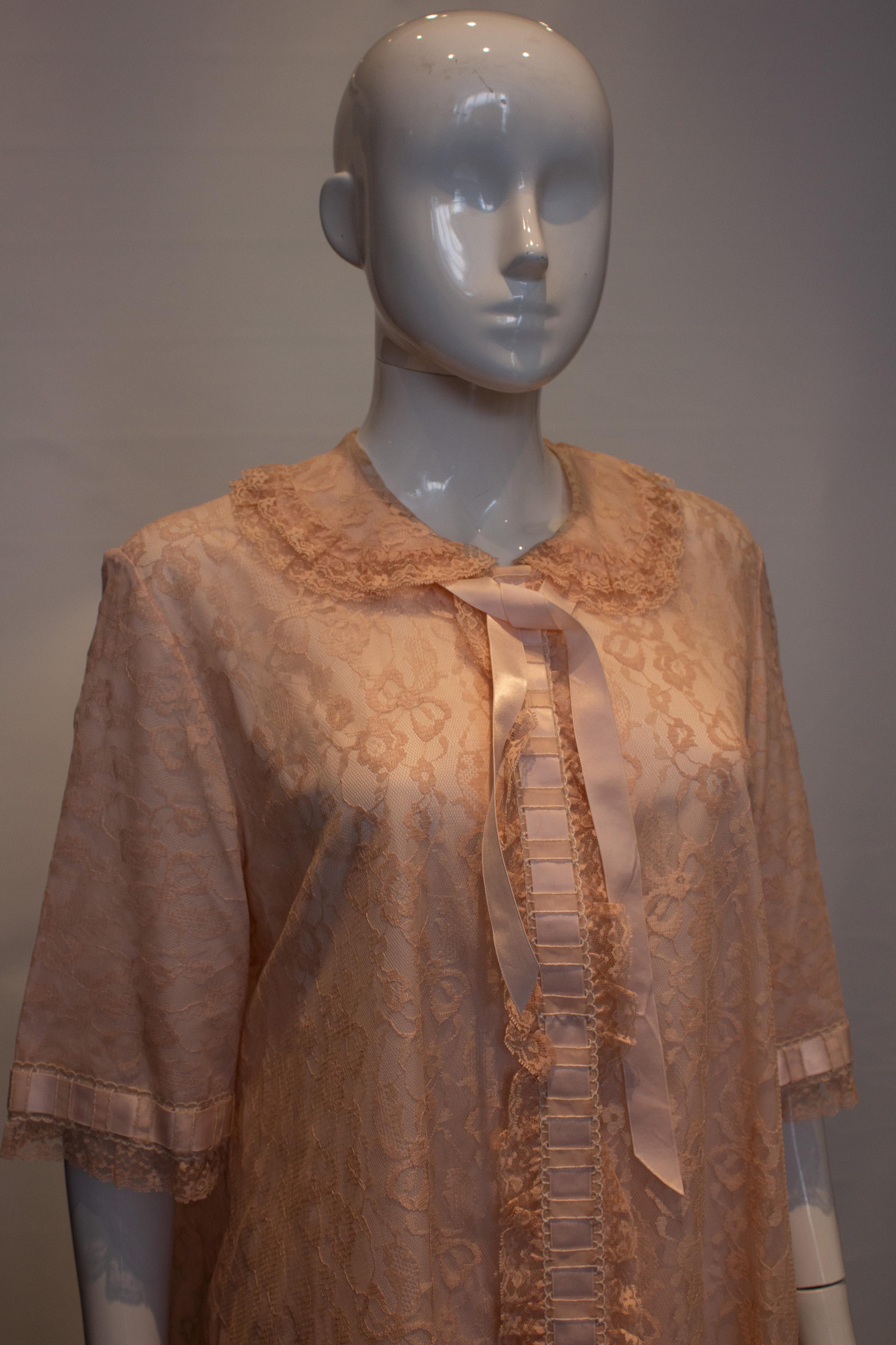 Vintage Apricot Pink Lace Dress In Good Condition For Sale In London, GB