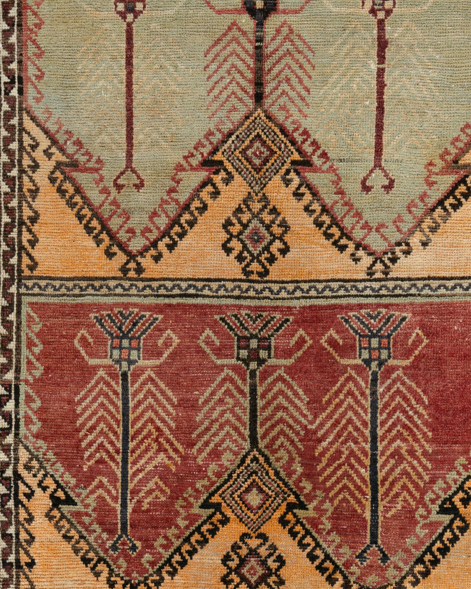 4'9 X 12'8. Die luxuriöse Qualität der Wolle (für die Oushaks schon immer berühmt waren) trug zur Lebendigkeit der Farben bei. Anders als die meisten türkischen Teppiche wurden die Oushak-Teppiche stark vom persischen Design beeinflusst. Viele