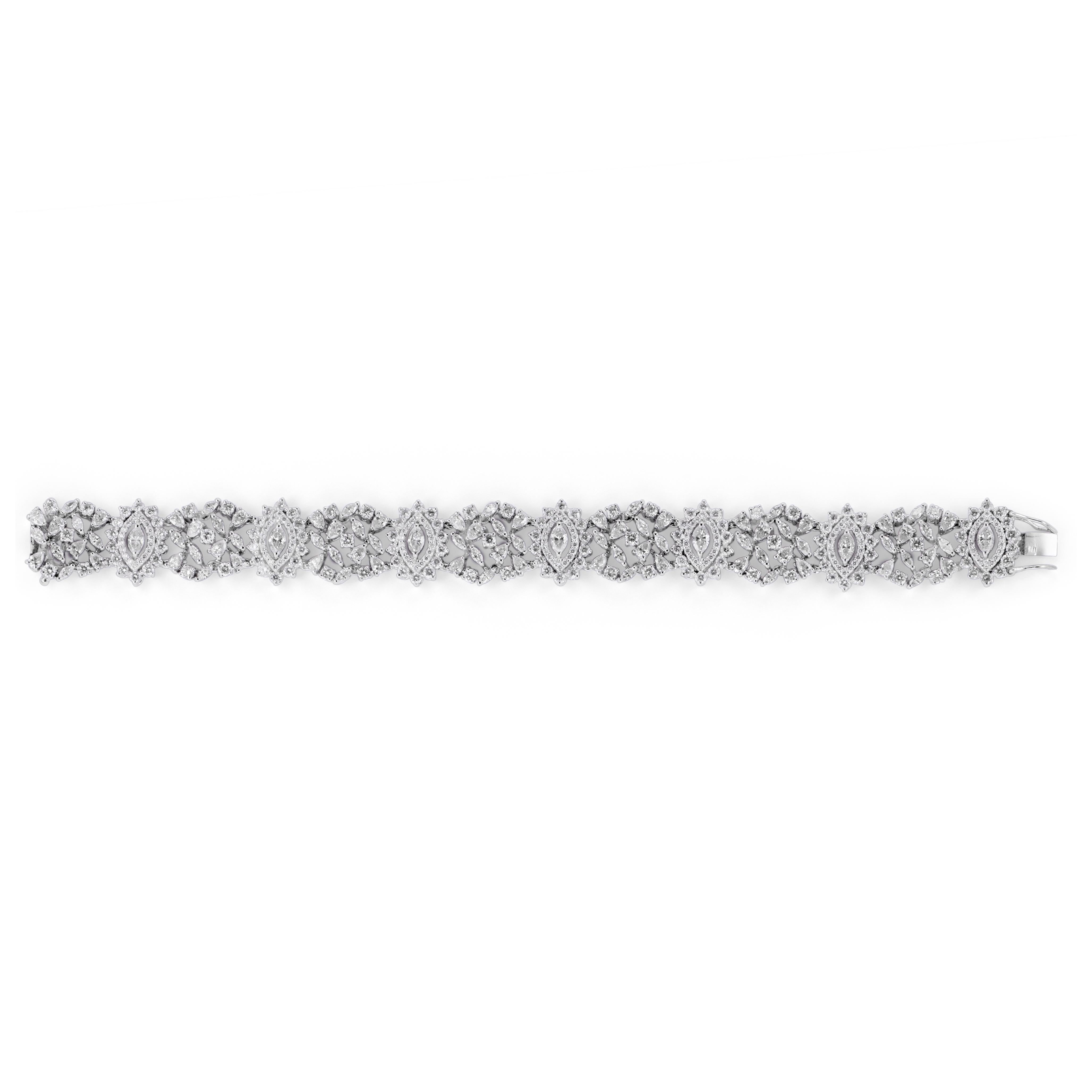 Édouardien Vintage Apx 13.83ct Multi Diamond Bracelet 18k White Gold en vente
