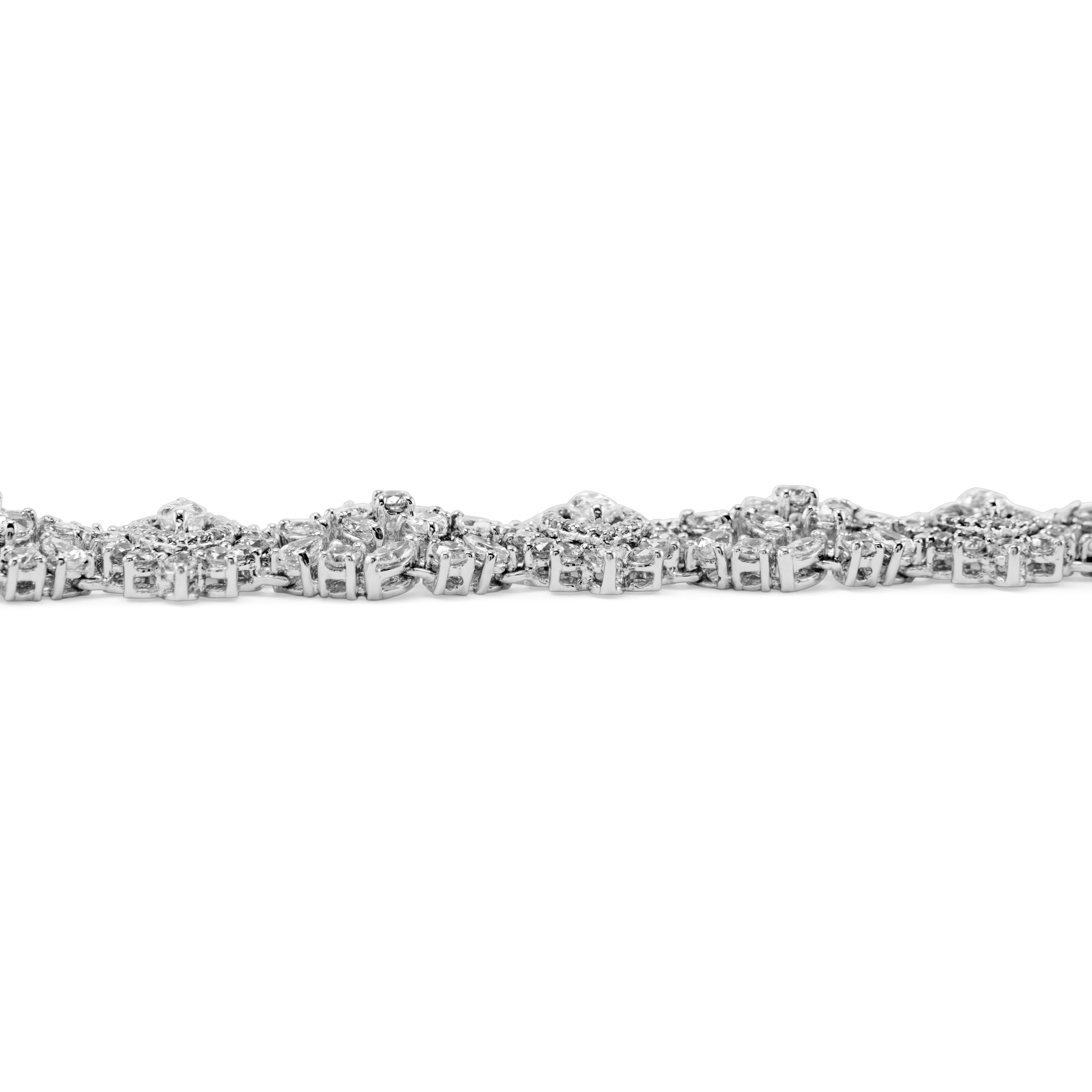 Taille Marquise Vintage Apx 13.83ct Multi Diamond Bracelet 18k White Gold en vente