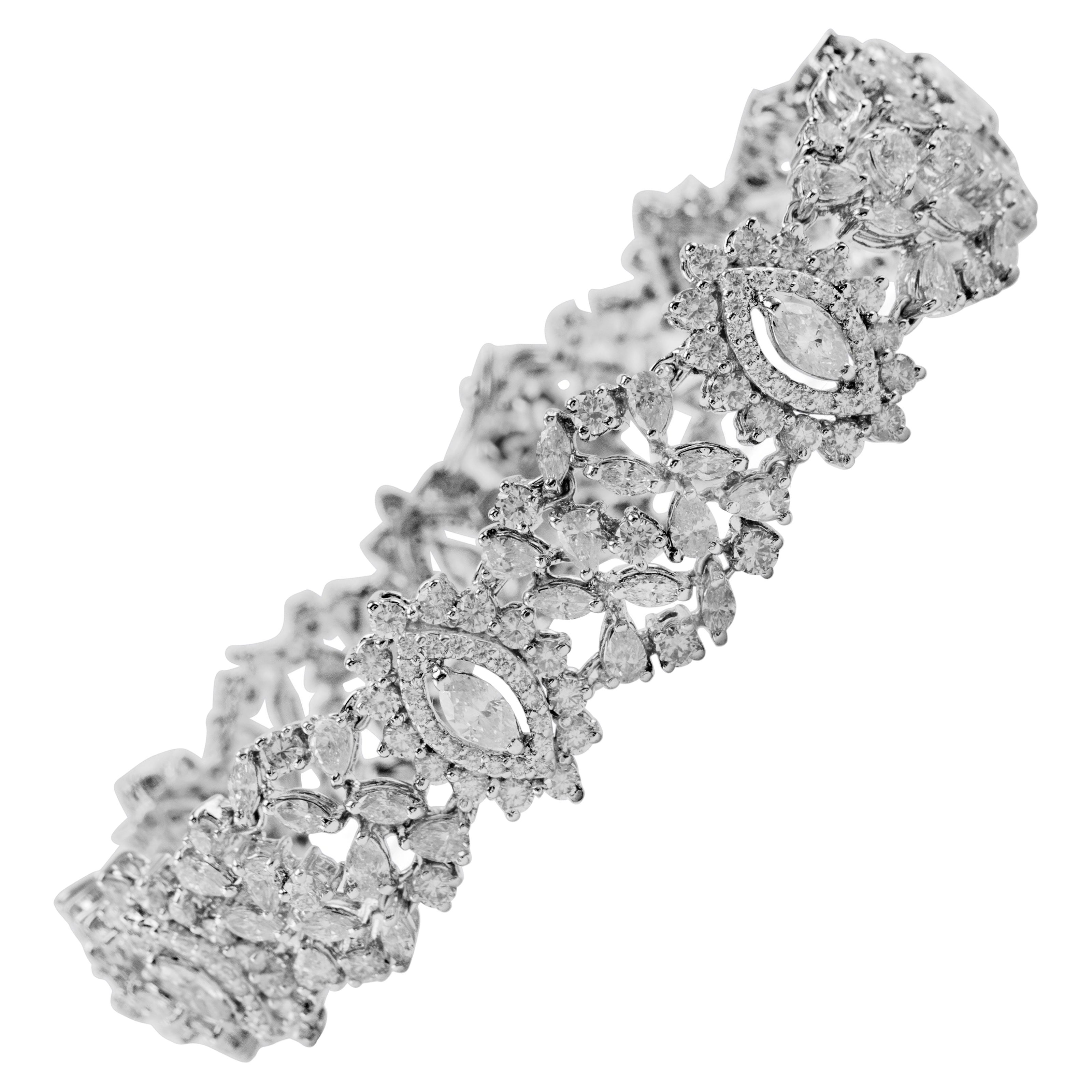 Vintage Apx 13.83ct Multi Diamond Bracelet 18k White Gold en vente