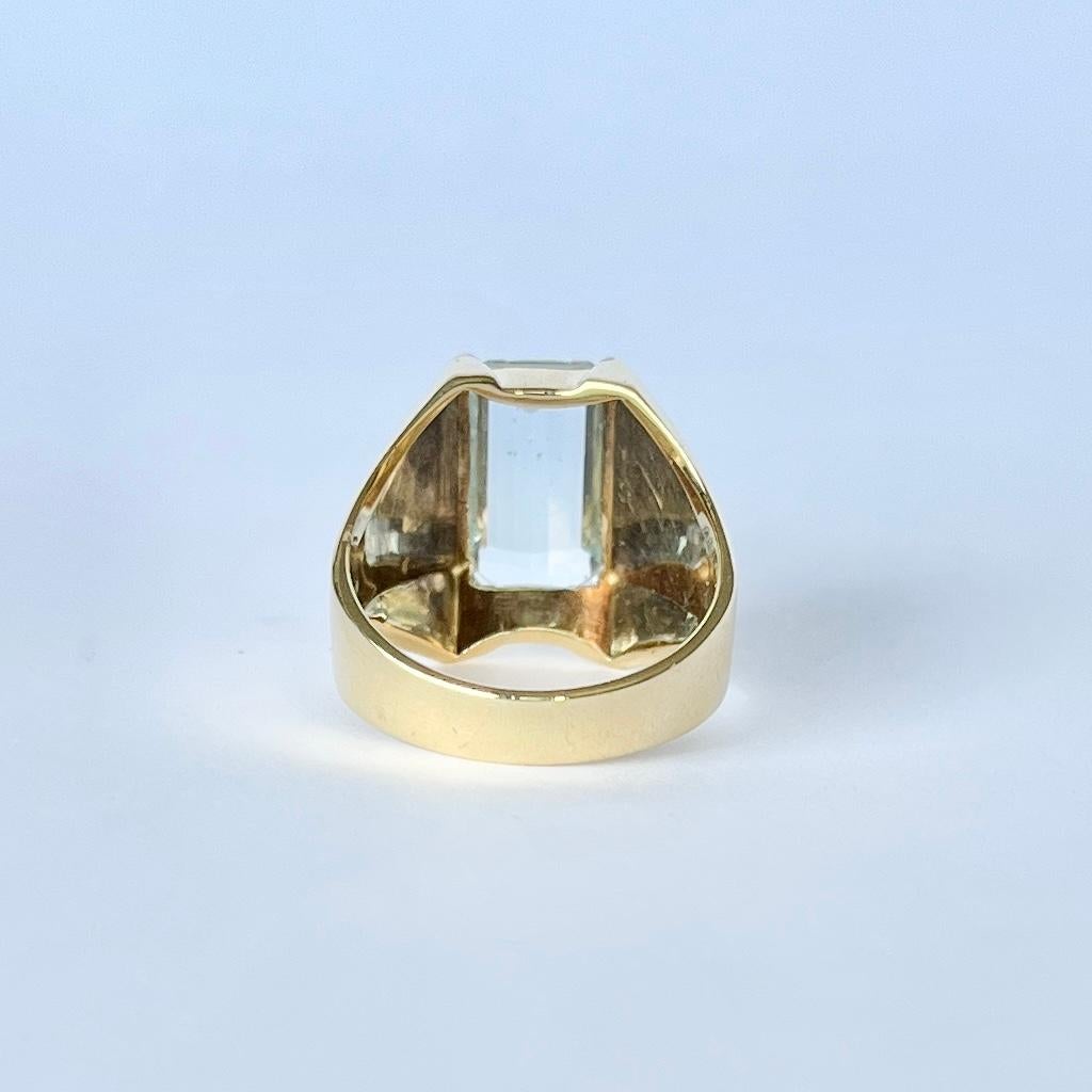 Vintage Aqua and 18 Carat Gold Solitaire Ring In Good Condition In Chipping Campden, GB