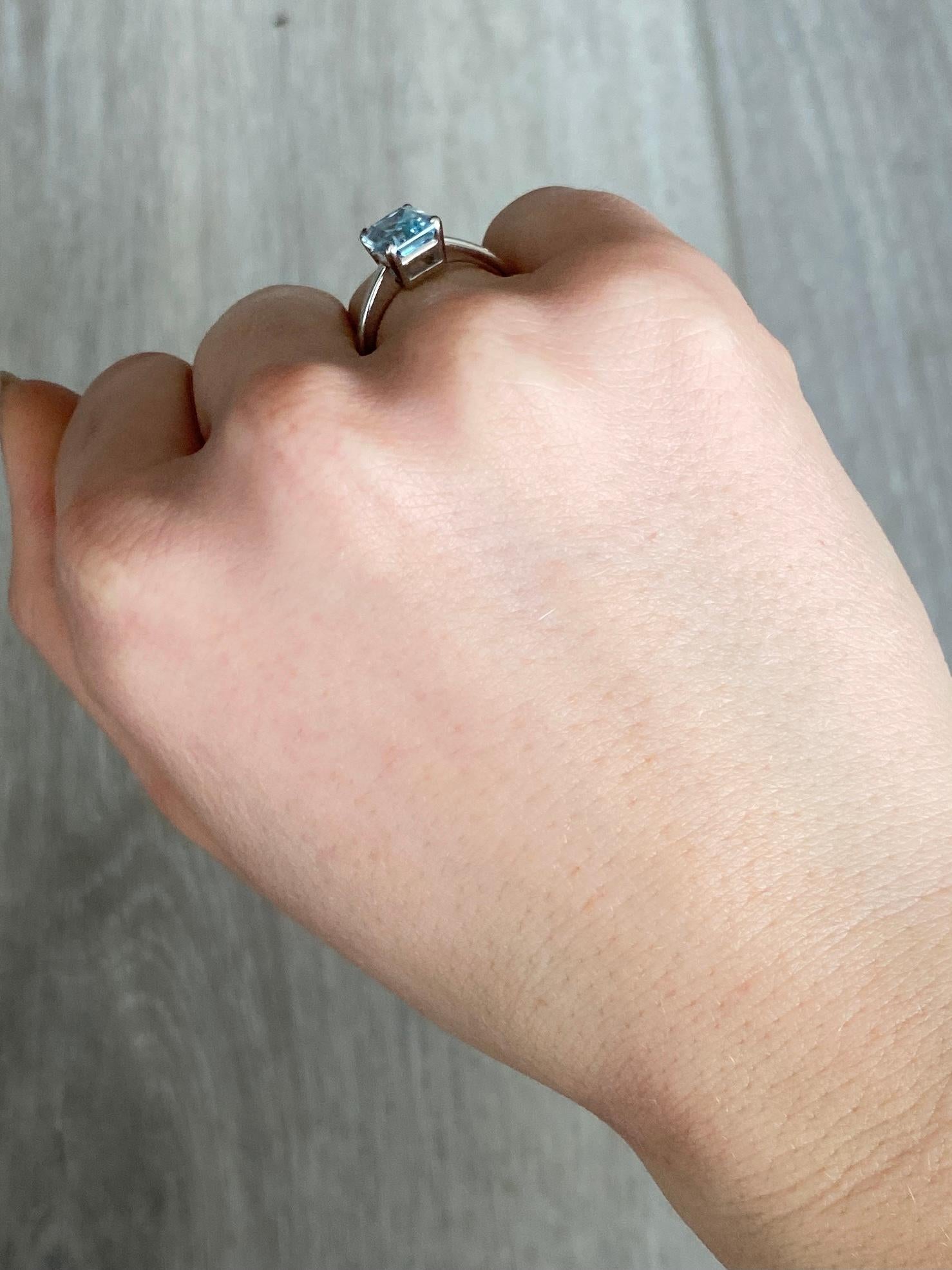 Women's Vintage Aqua and 9 Carat Gold Solitaire Ring For Sale