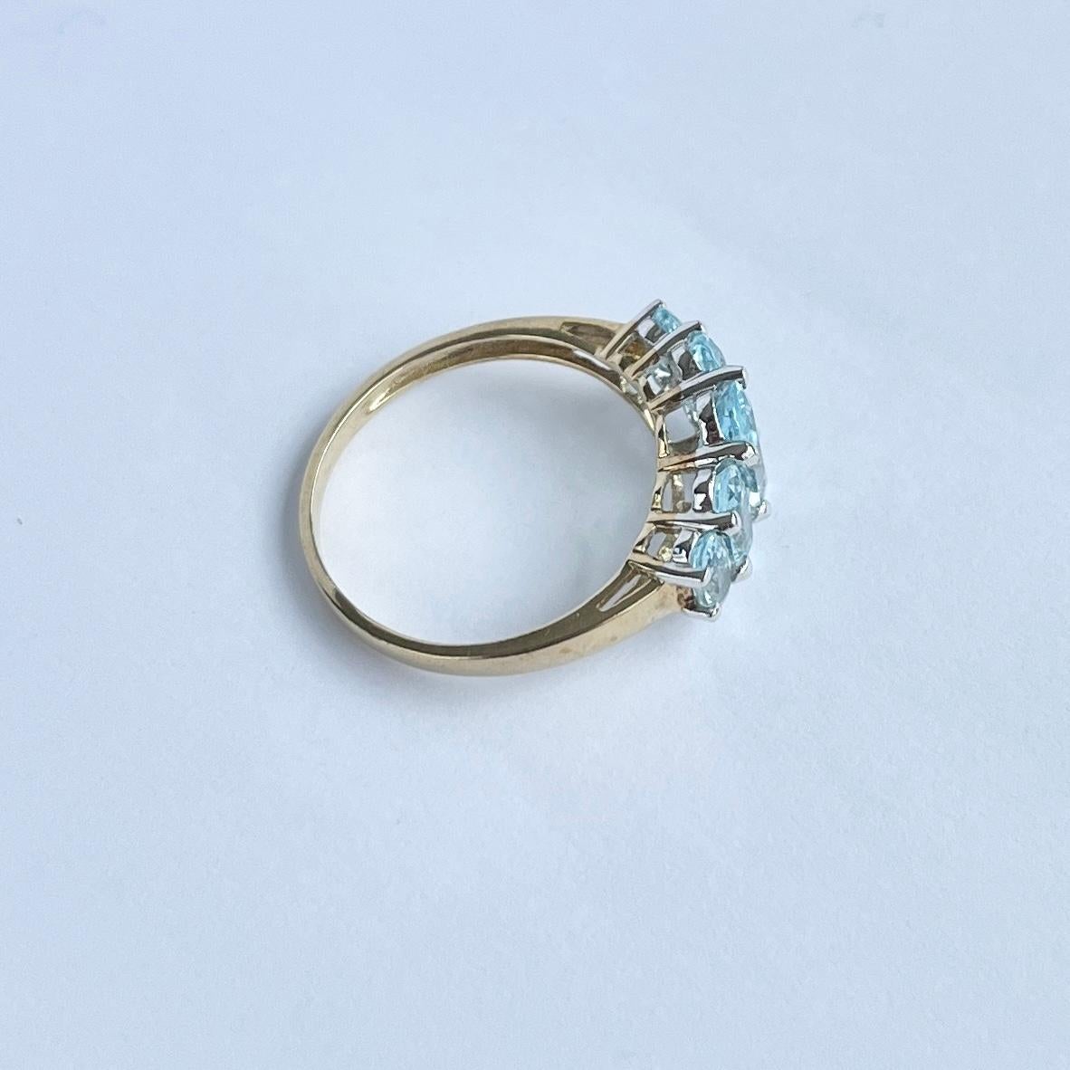 Vintage Aqua and 9 Carat Gold Three-Stone Ring In Good Condition For Sale In Chipping Campden, GB