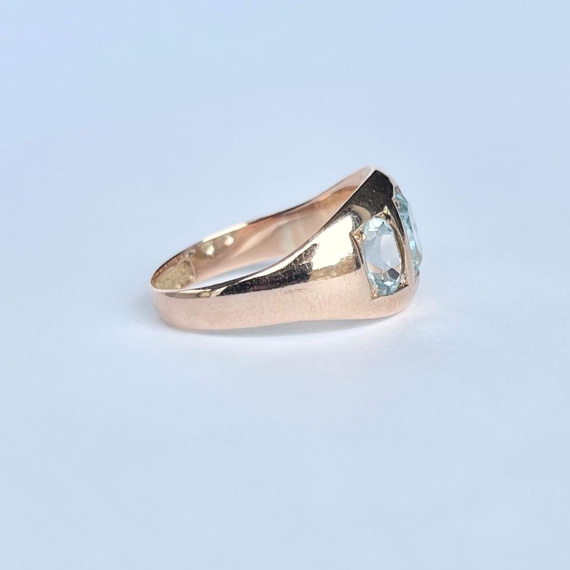 Women's or Men's Vintage Aquamarine and 9 Carat Rose Gold Three Stone Ring For Sale