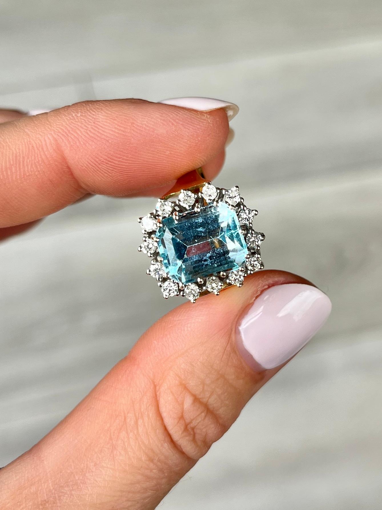 Vintage-Cluster-Ring aus 18 Karat Gold und Platin mit Aqua und Diamanten Damen im Angebot