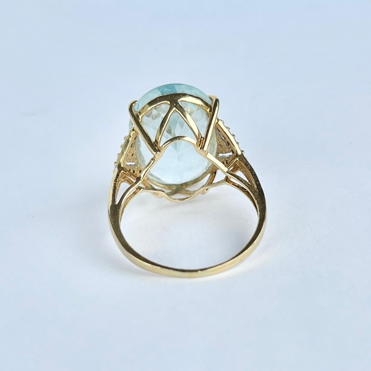 Modern Vintage Aqua and Diamond 18 Carat Gold and Platinum Cocktail Ring For Sale