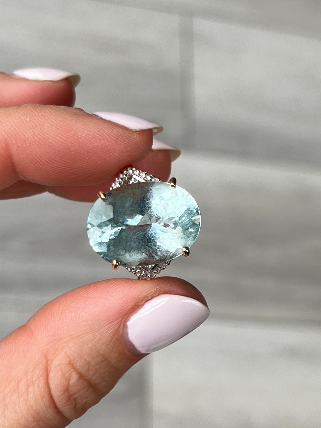 Oval Cut Vintage Aqua and Diamond 18 Carat Gold and Platinum Cocktail Ring For Sale