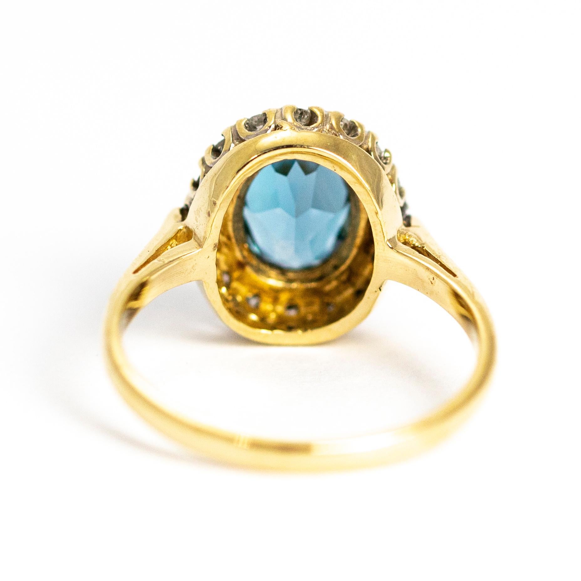 Vintage Aqua and Diamond 9 Carat Gold Cluster Ring In Good Condition In Chipping Campden, GB