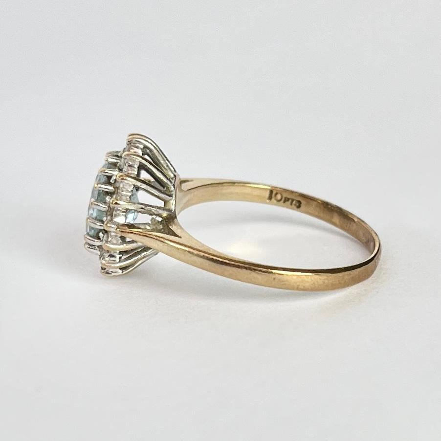 Vintage Aqua and Diamond 9 Carat Gold Cluster Ring In Good Condition In Chipping Campden, GB