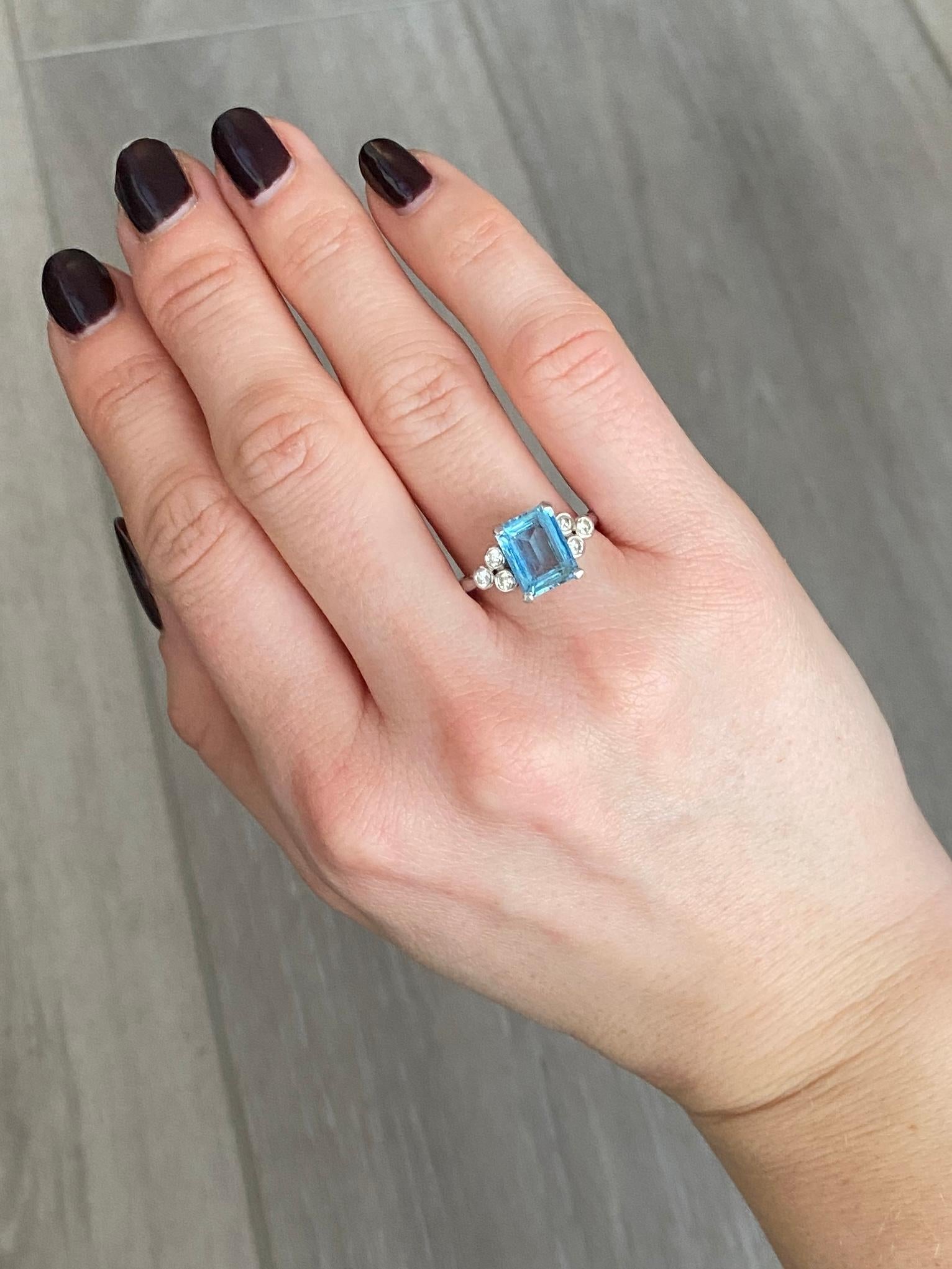 Vintage Aqua and Diamond Platinum Cocktail Ring In Good Condition In Chipping Campden, GB