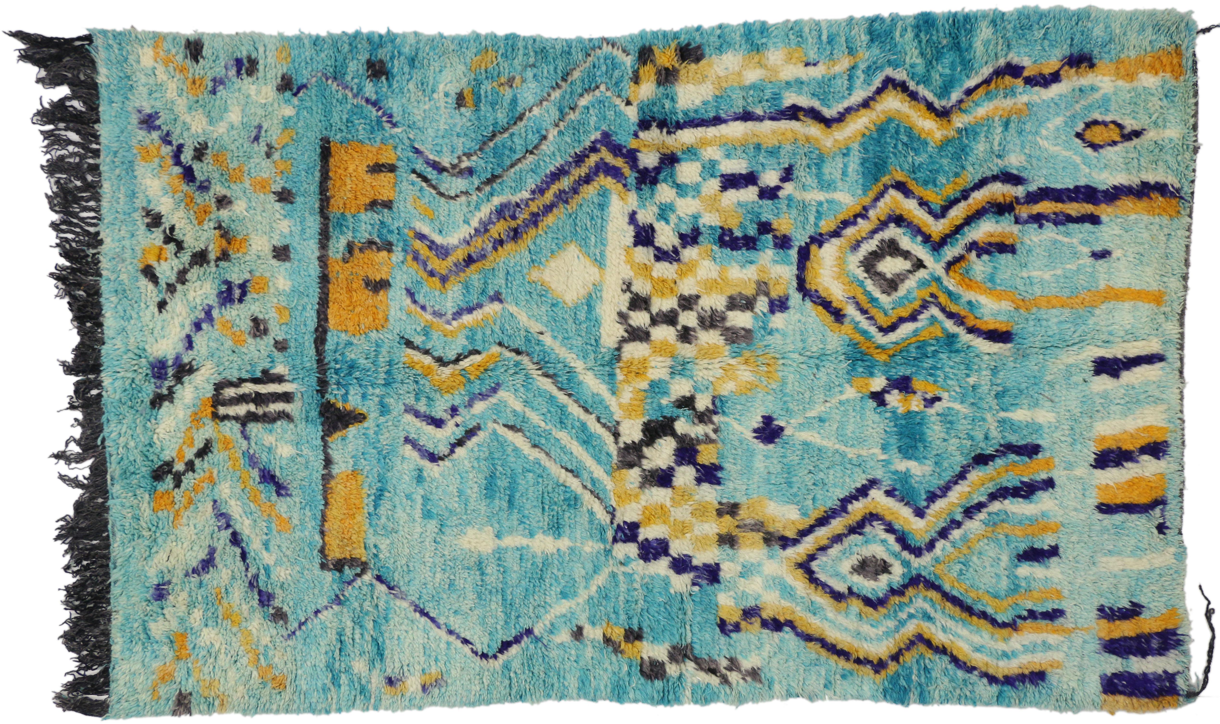 20711 Tapis marocain Vintage Aqua Boujad, 05'00 x 08'00. Originaires de la région du Boujad au Maroc, les tapis Boujad sont d'exquis chefs-d'œuvre tissés à la main qui incarnent le vibrant héritage artistique des tribus berbères, en particulier les