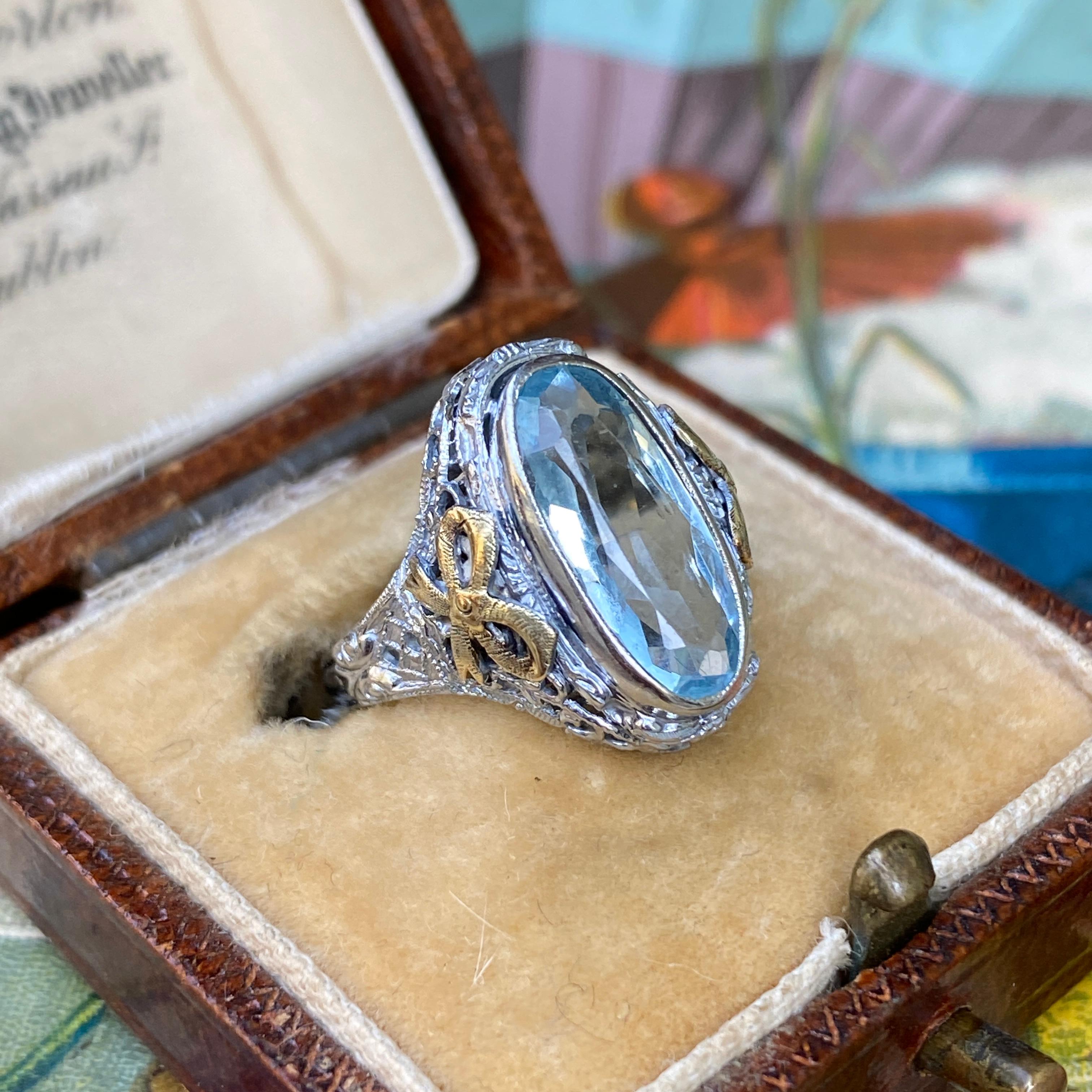 Women's Vintage Aquamarine 14K Two-Tone Ribbon Filigree Ring For Sale
