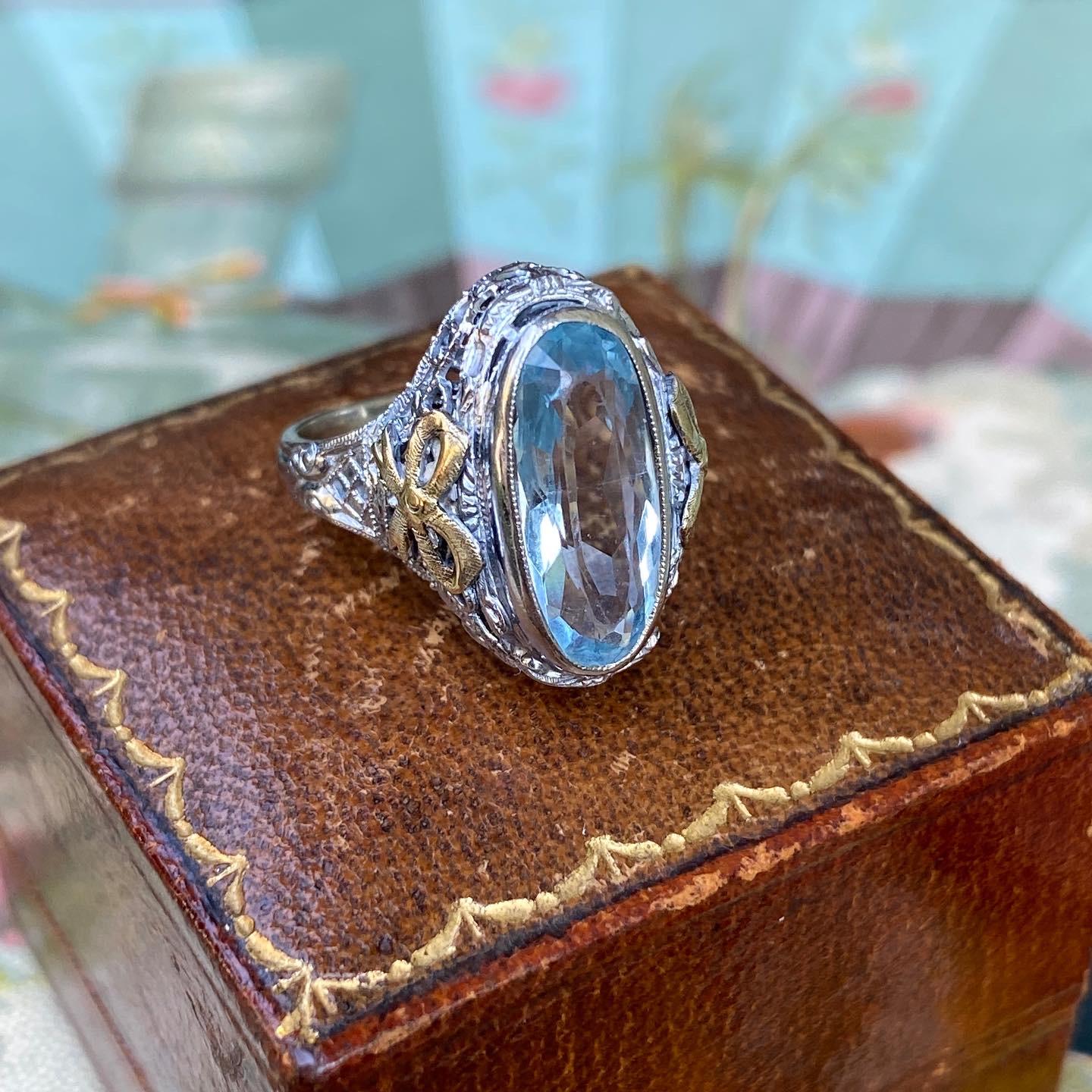Vintage Aquamarine 14K Two-Tone Ribbon Filigree Ring For Sale 2