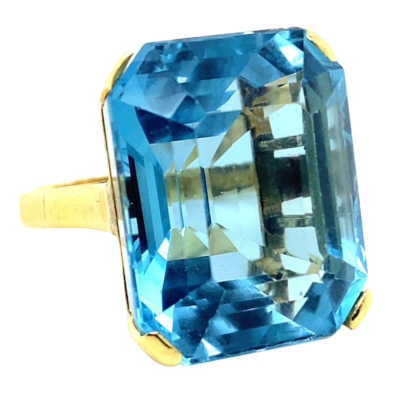 Anello da cocktail in oro giallo 18 carati con acquamarina d'epoca, Circa 1960