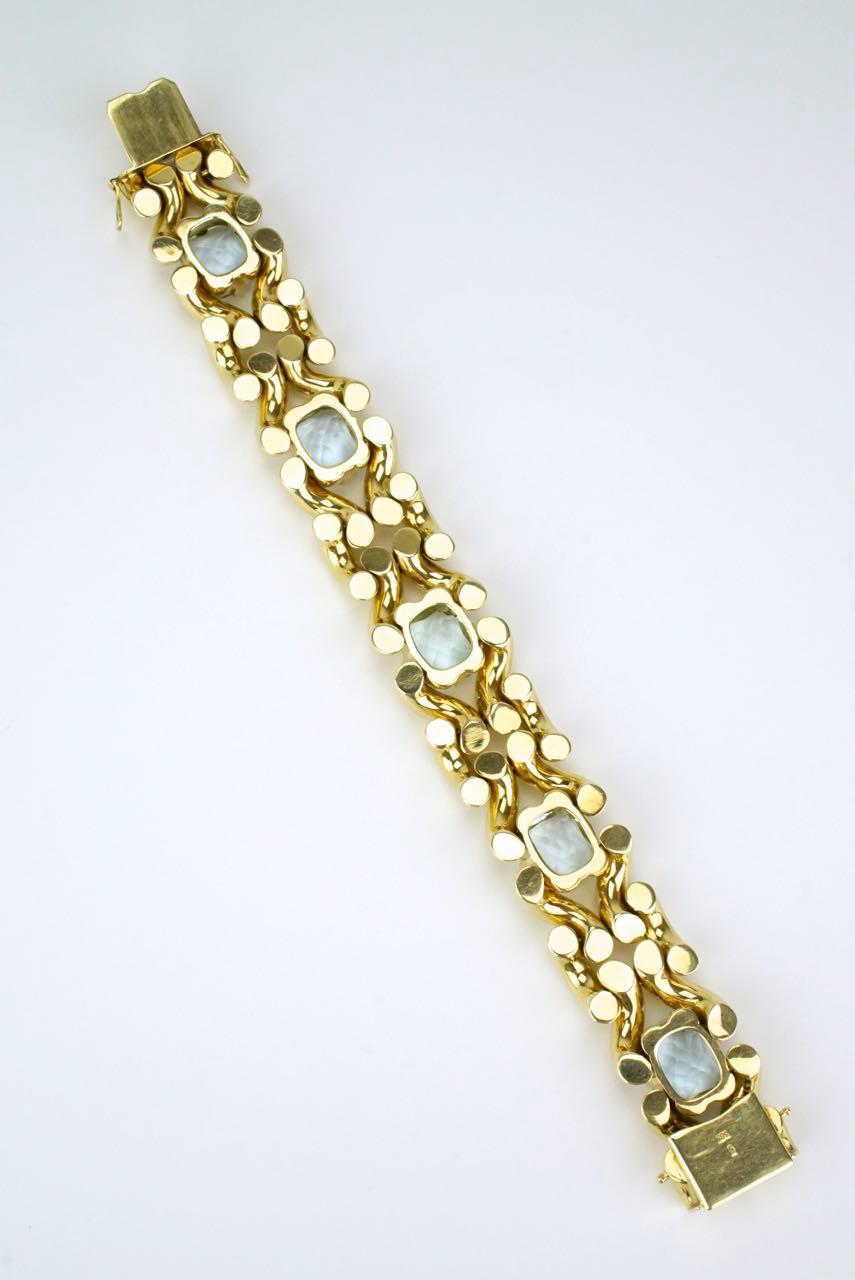 Cushion Cut Vintage Aquamarine and 14 Karat Yellow Gold Fancy Link Knot Bracelet, 1960s For Sale