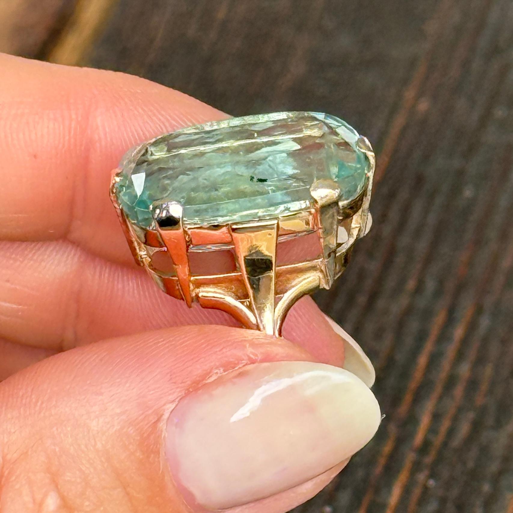 Bague cocktail vintage en aigue-marine et or 9 carats Pour femmes en vente