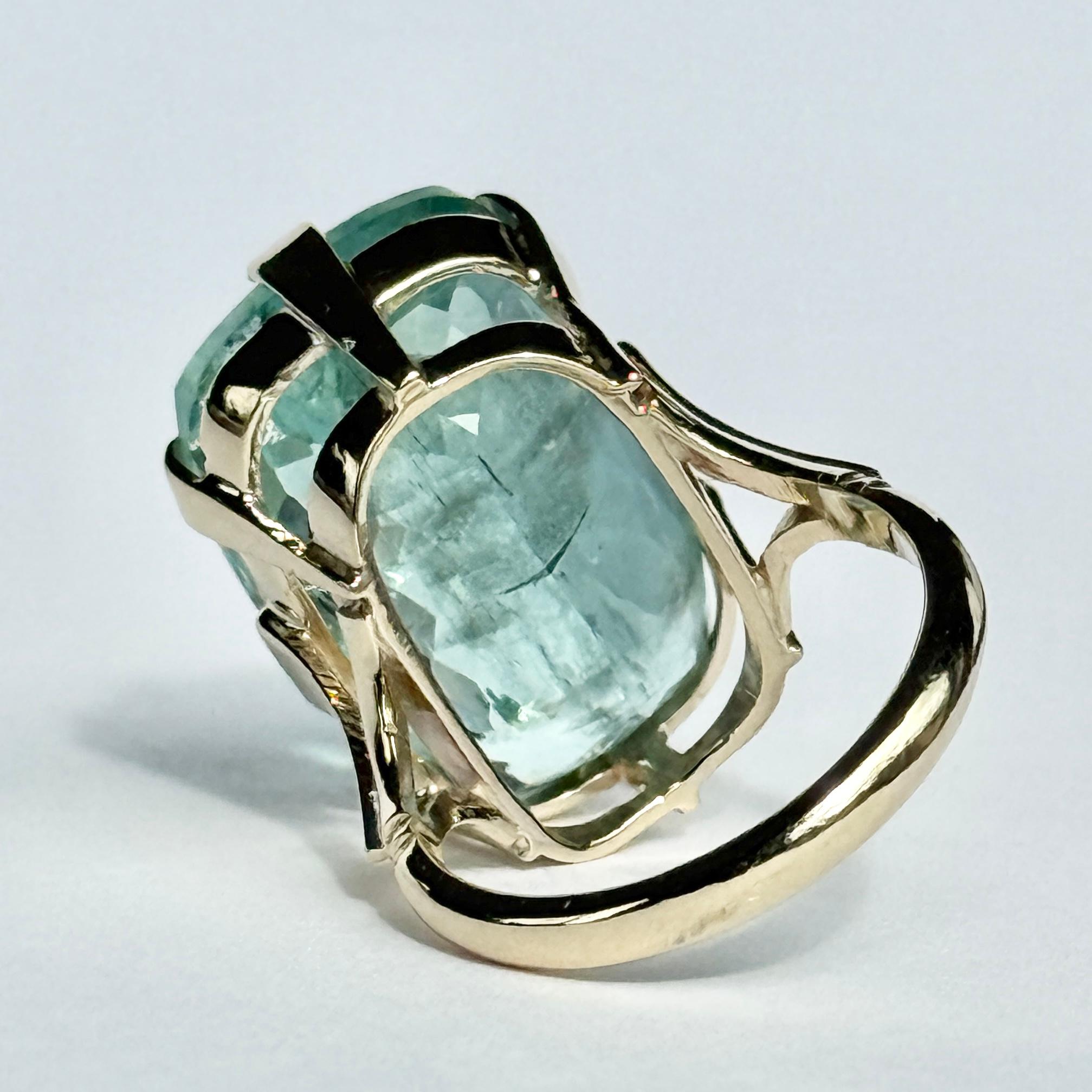 Bague cocktail vintage en aigue-marine et or 9 carats en vente 2